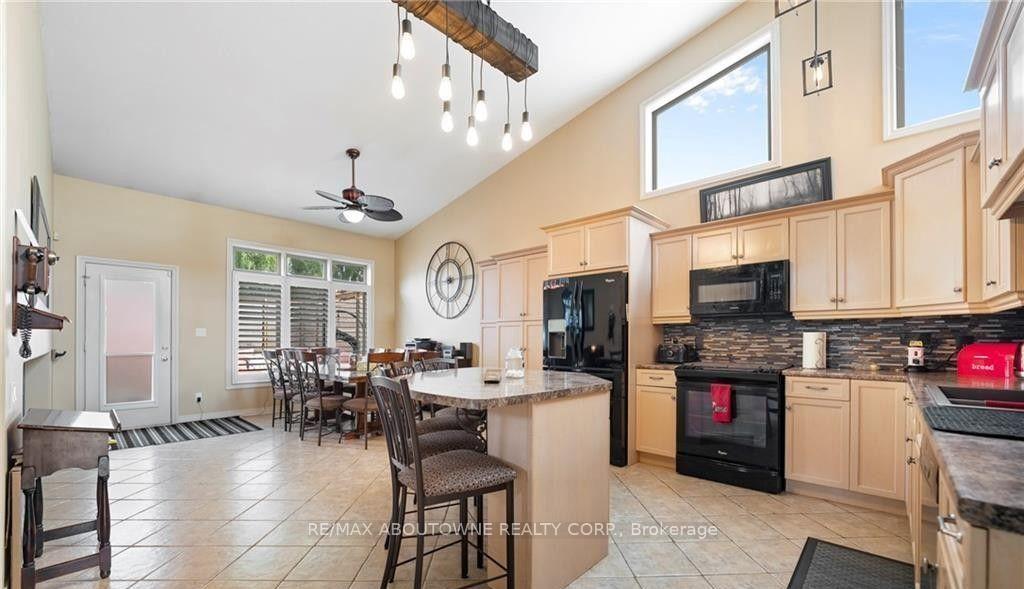Photo 7 of 4015 Weinbrenner Road, Niagara Falls, Chippawa — HOMEH