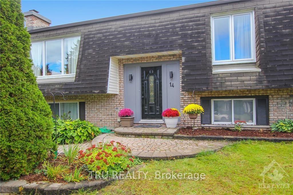 Photo 3 of 14 Langholm Crescent, Ottawa, Barrhaven - Pheasant Run — HOMEH