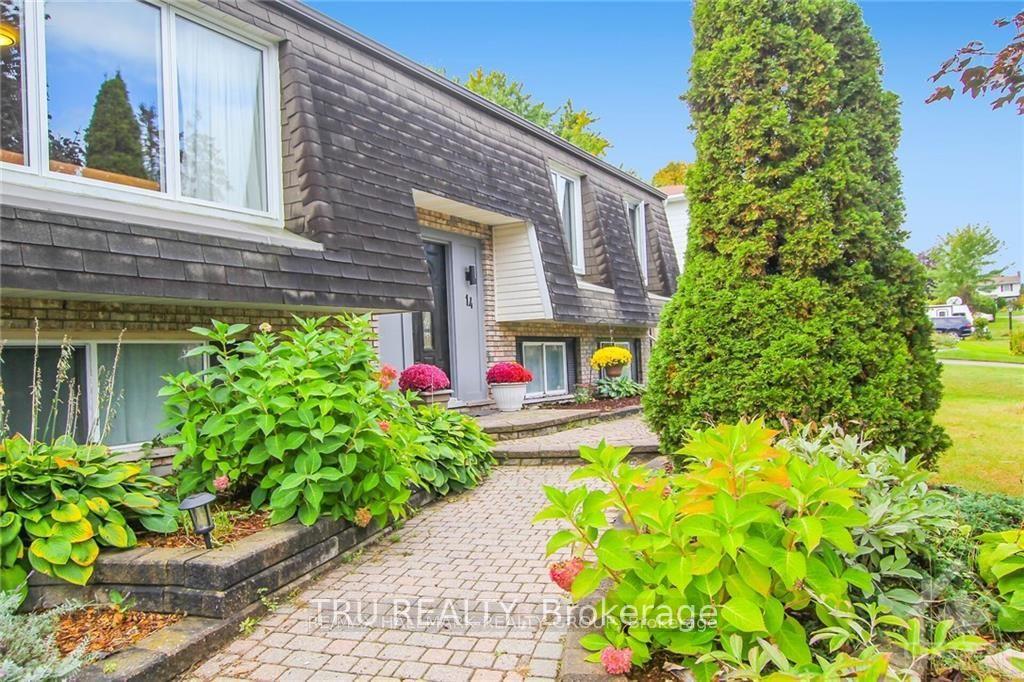 Photo 4 of 14 Langholm Crescent, Ottawa, Barrhaven - Pheasant Run — HOMEH
