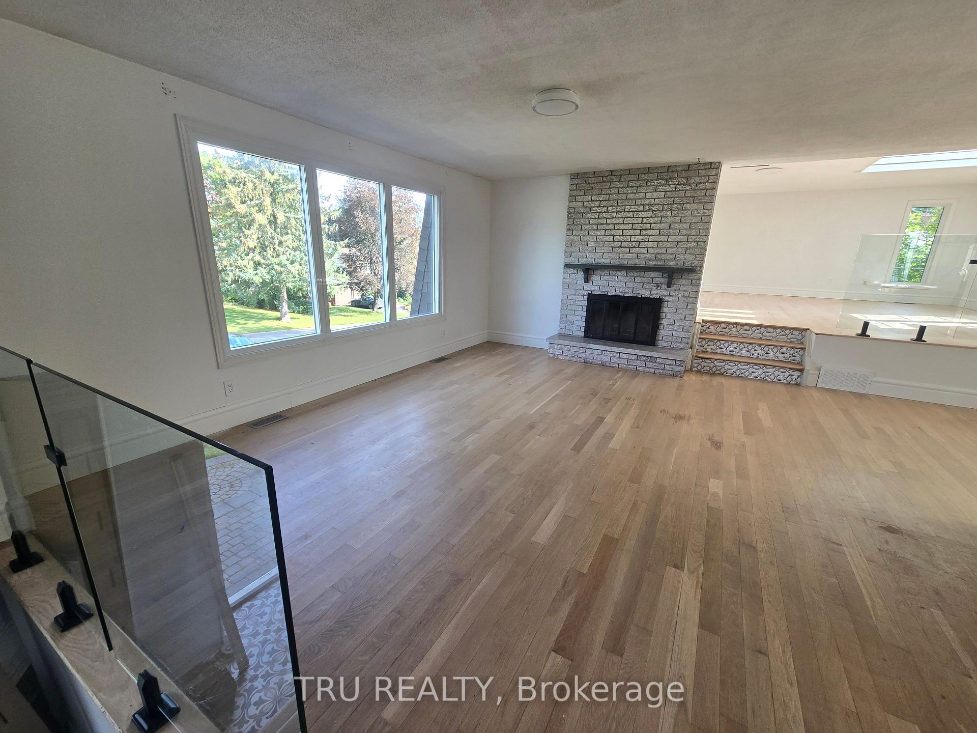 Photo 5 of 14 Langholm Crescent, Ottawa, Barrhaven - Pheasant Run — HOMEH