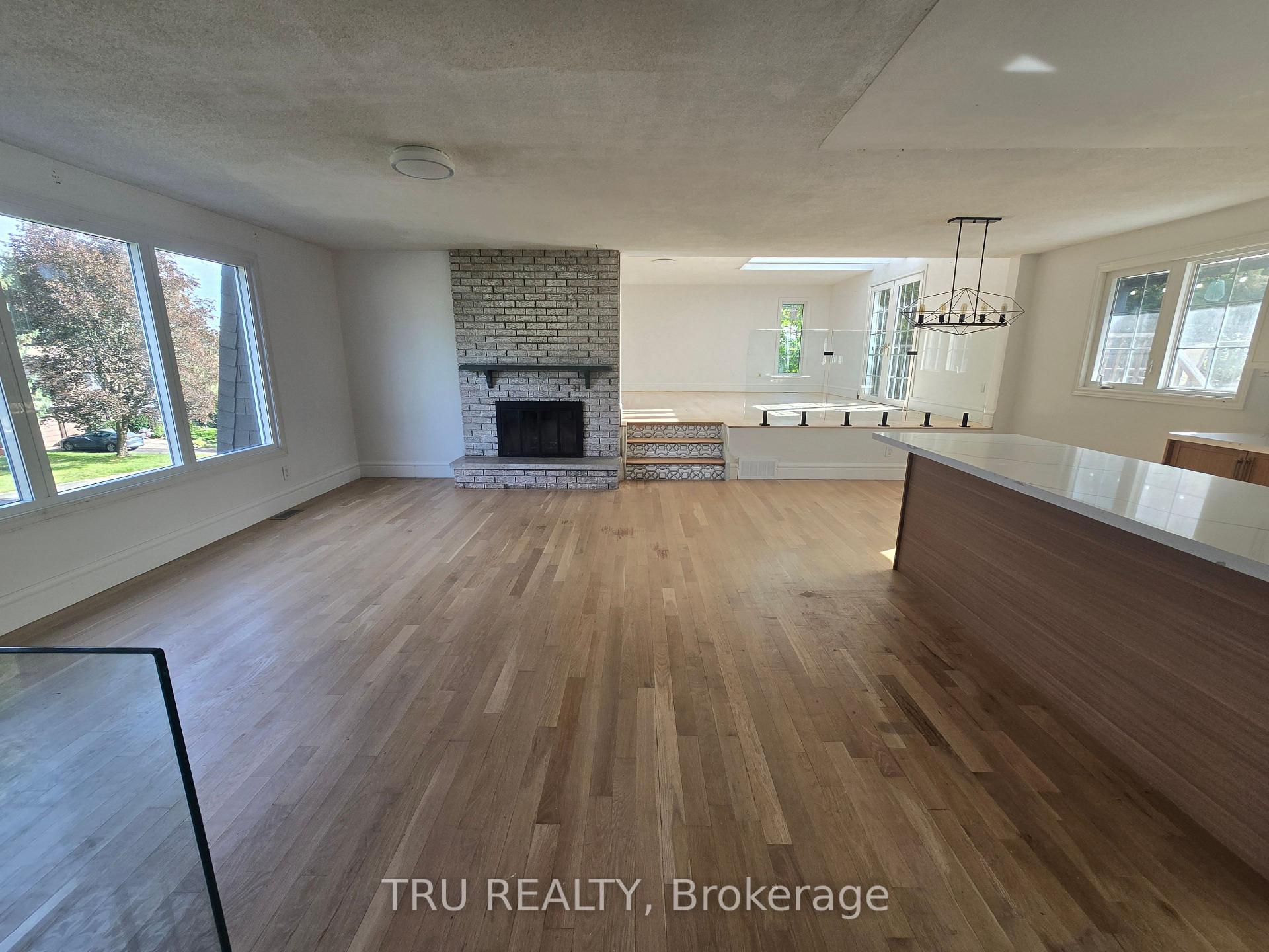 Photo 6 of 14 Langholm Crescent, Ottawa, Barrhaven - Pheasant Run — HOMEH