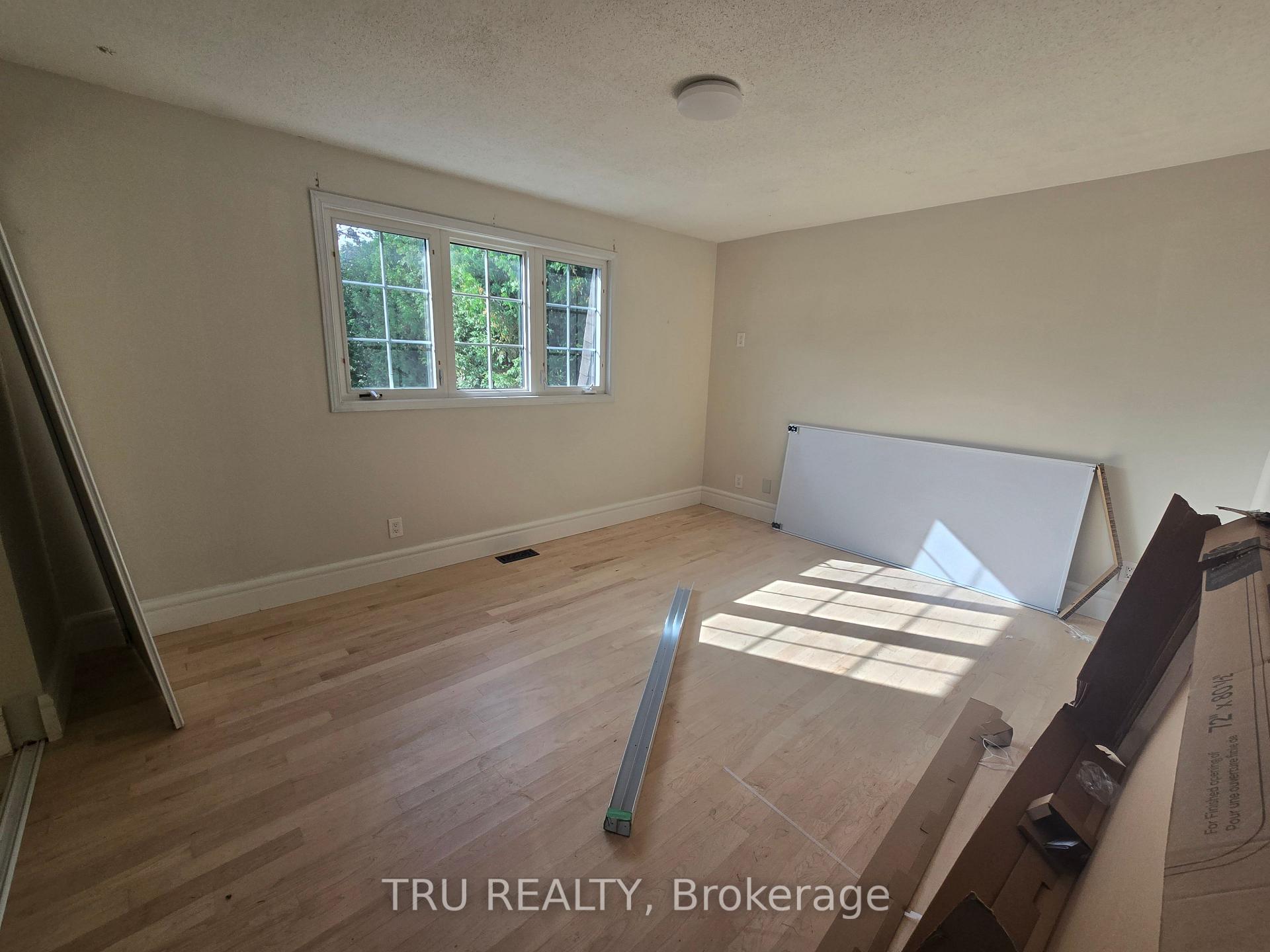 Photo 23 of 14 Langholm Crescent, Ottawa, Barrhaven - Pheasant Run — HOMEH
