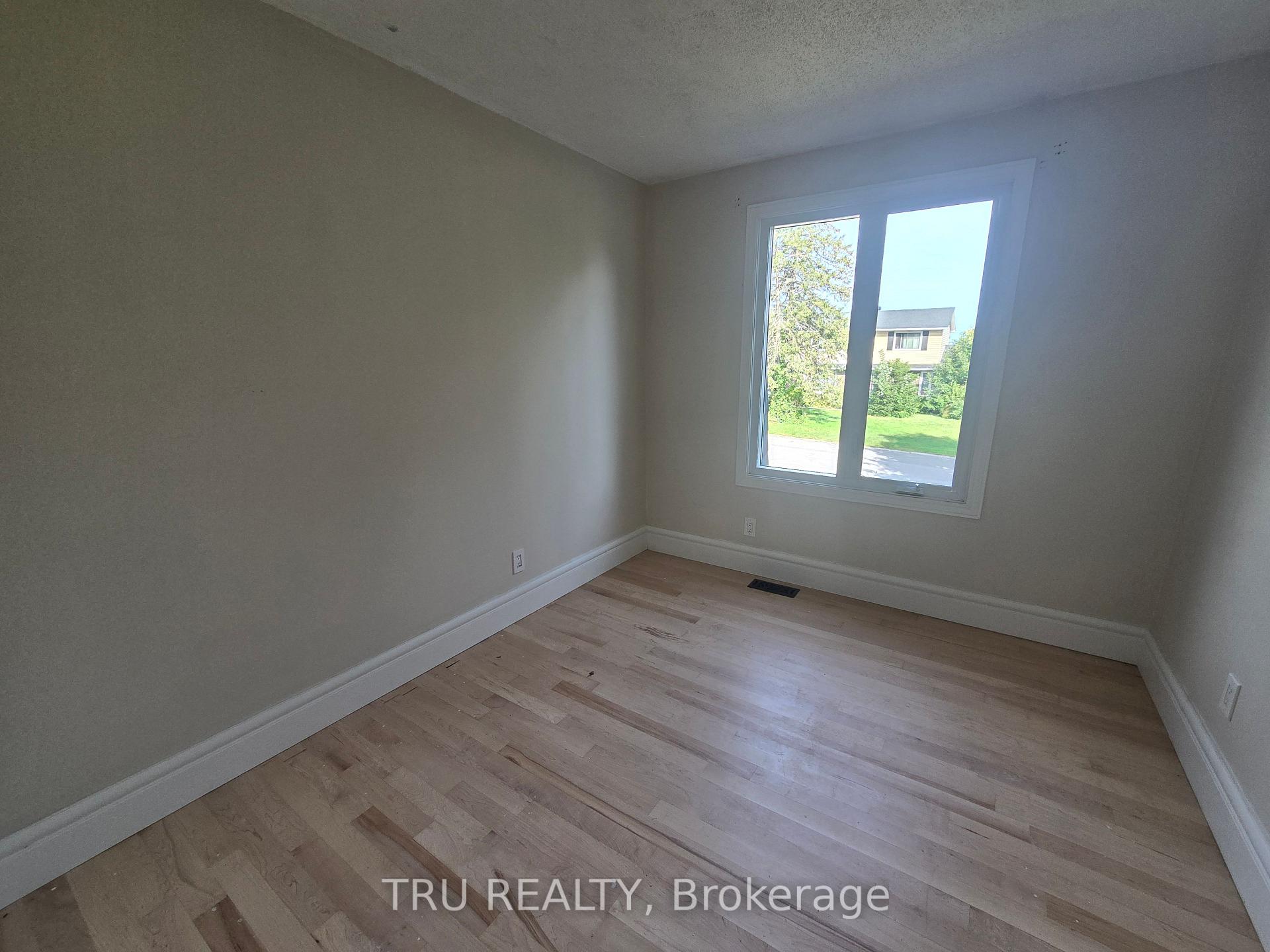 Photo 25 of 14 Langholm Crescent, Ottawa, Barrhaven - Pheasant Run — HOMEH