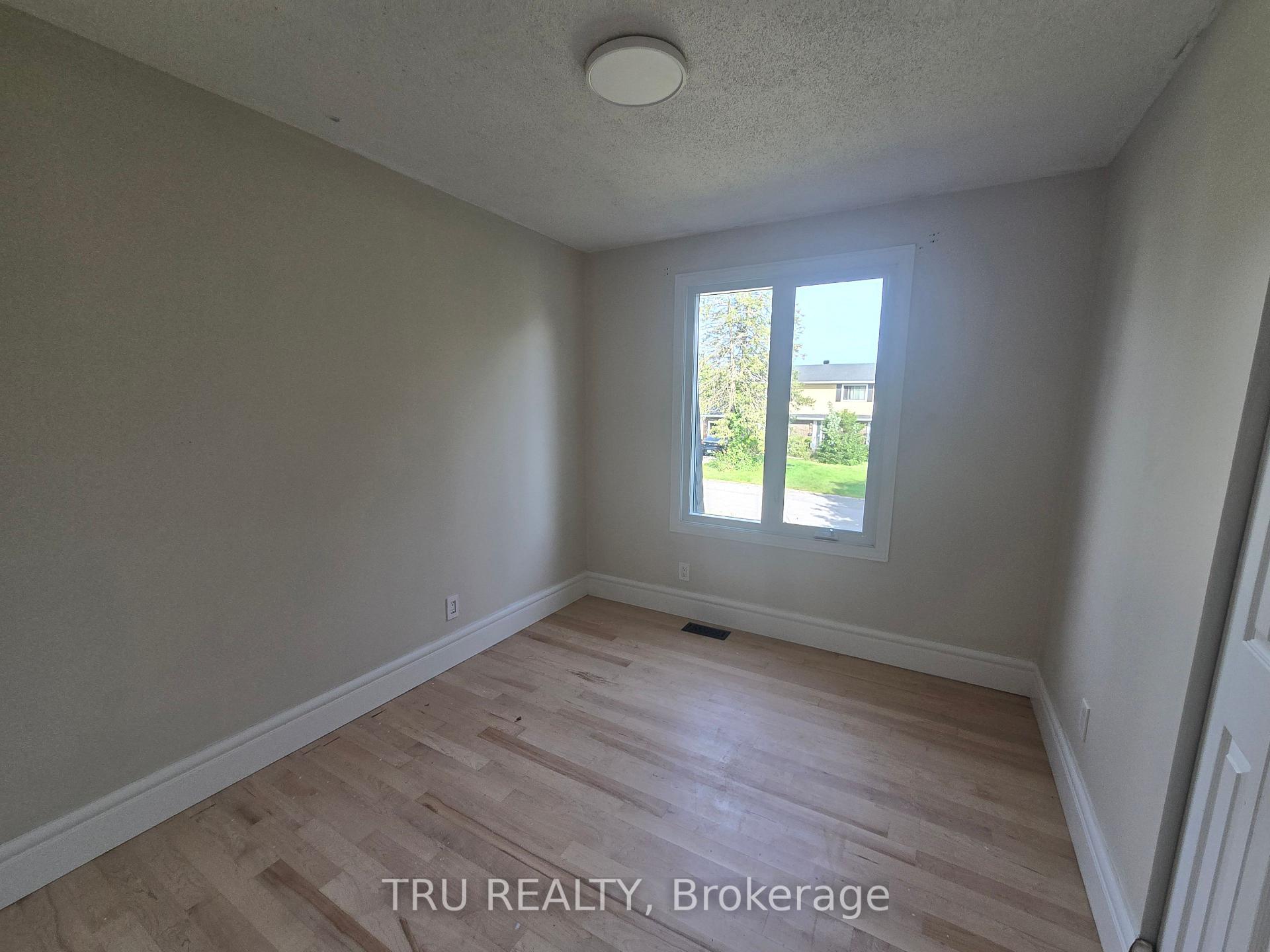 Photo 26 of 14 Langholm Crescent, Ottawa, Barrhaven - Pheasant Run — HOMEH