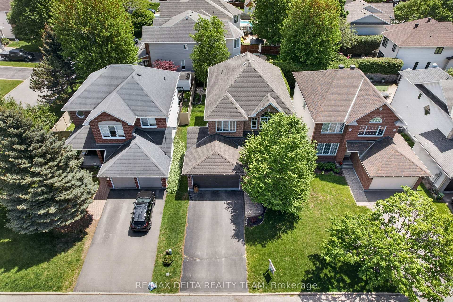 Photo 4 of 46 Brichfield Avenue, Ottawa, Kanata - Emerald Meadows/Trailwest — HOMEH