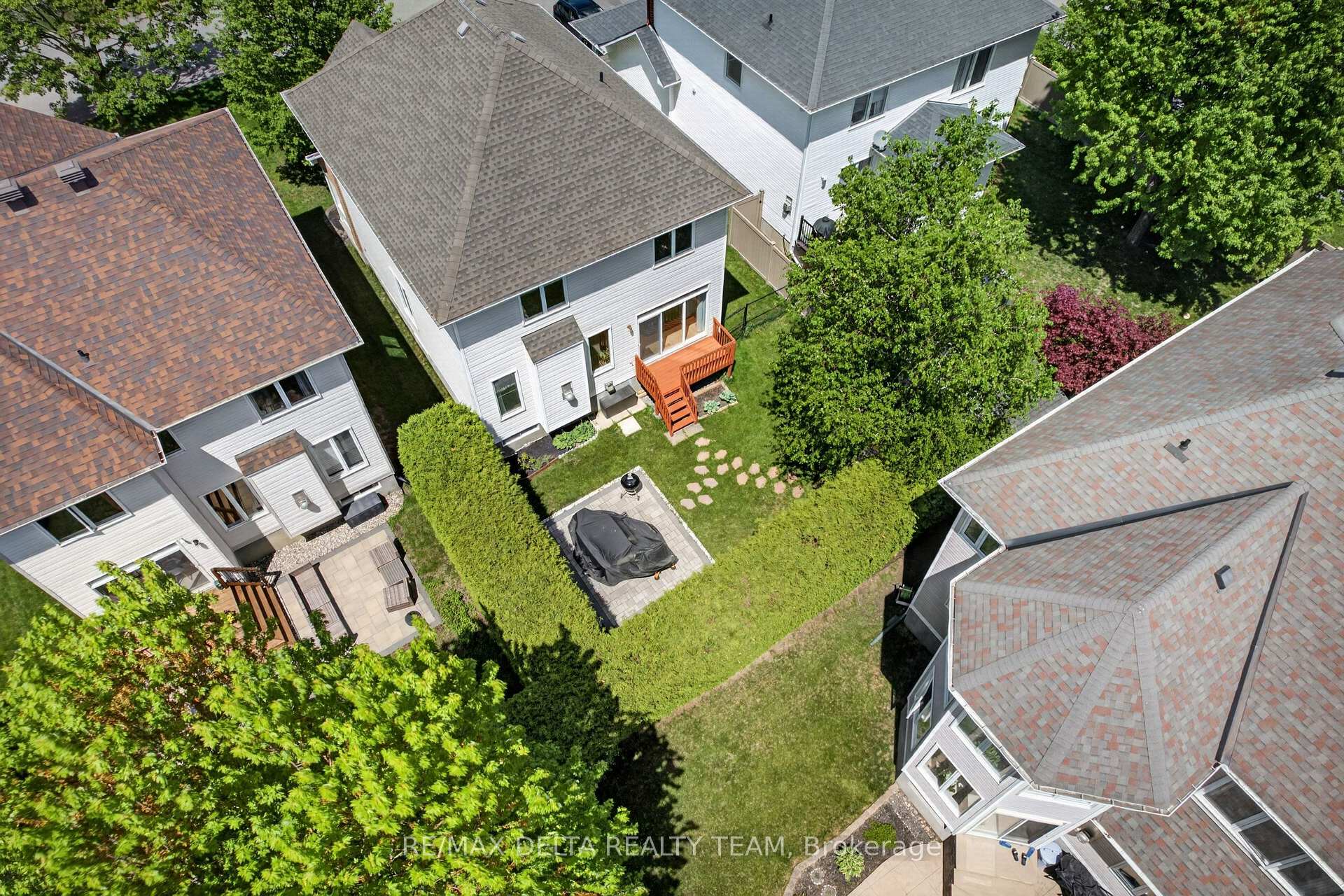 Photo 5 of 46 Brichfield Avenue, Ottawa, Kanata - Emerald Meadows/Trailwest — HOMEH
