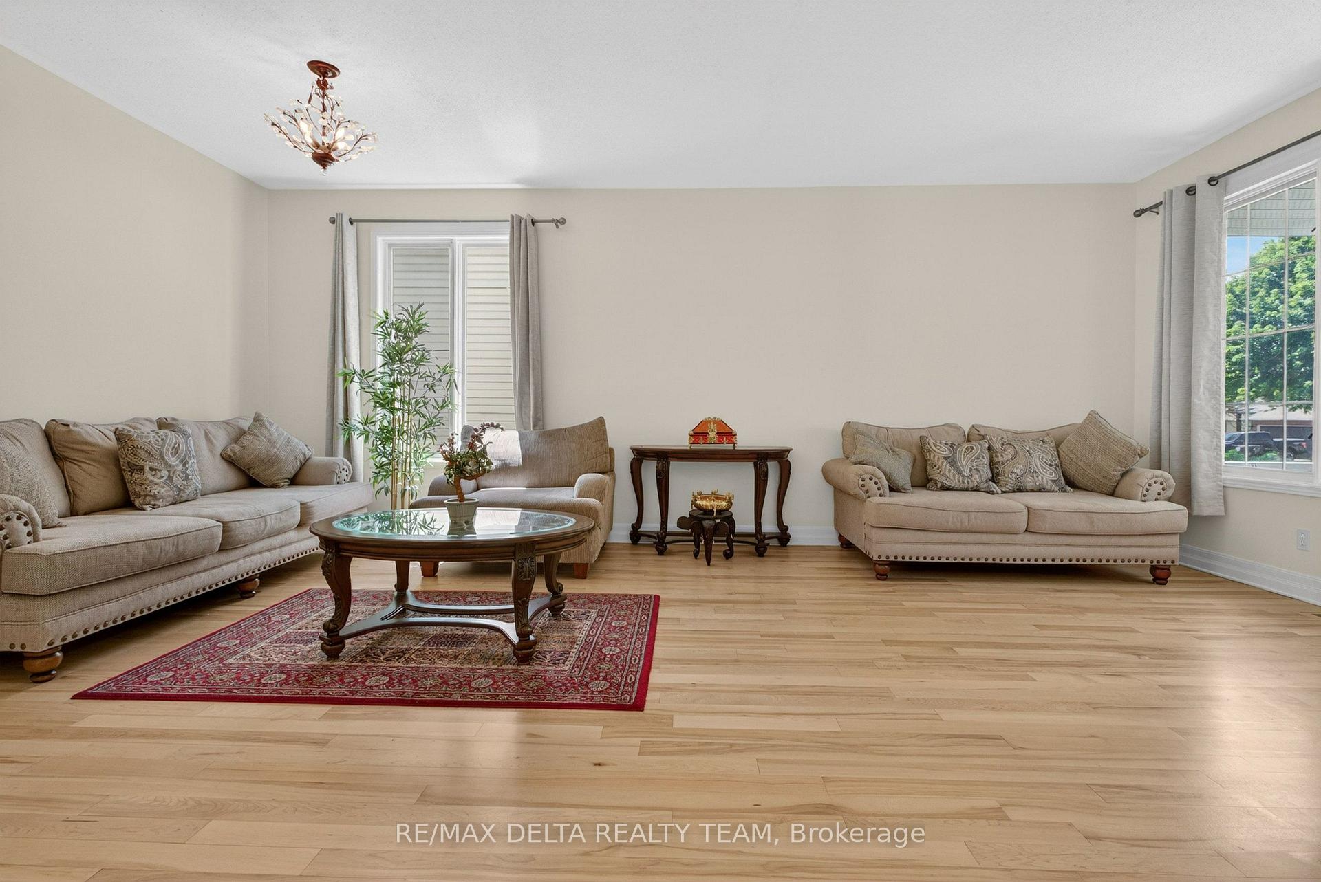 Photo 14 of 46 Brichfield Avenue, Ottawa, Kanata - Emerald Meadows/Trailwest — HOMEH