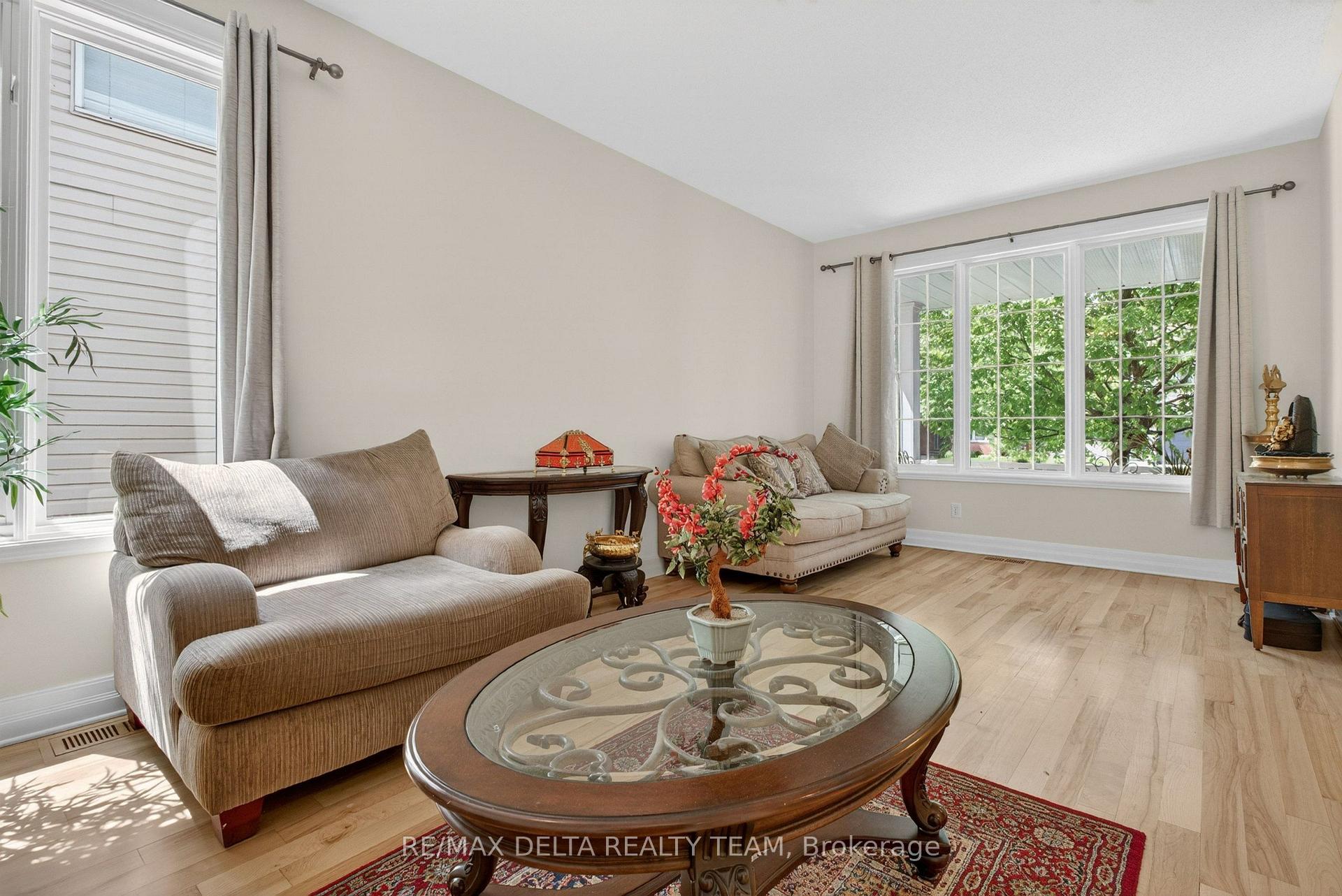Photo 16 of 46 Brichfield Avenue, Ottawa, Kanata - Emerald Meadows/Trailwest — HOMEH