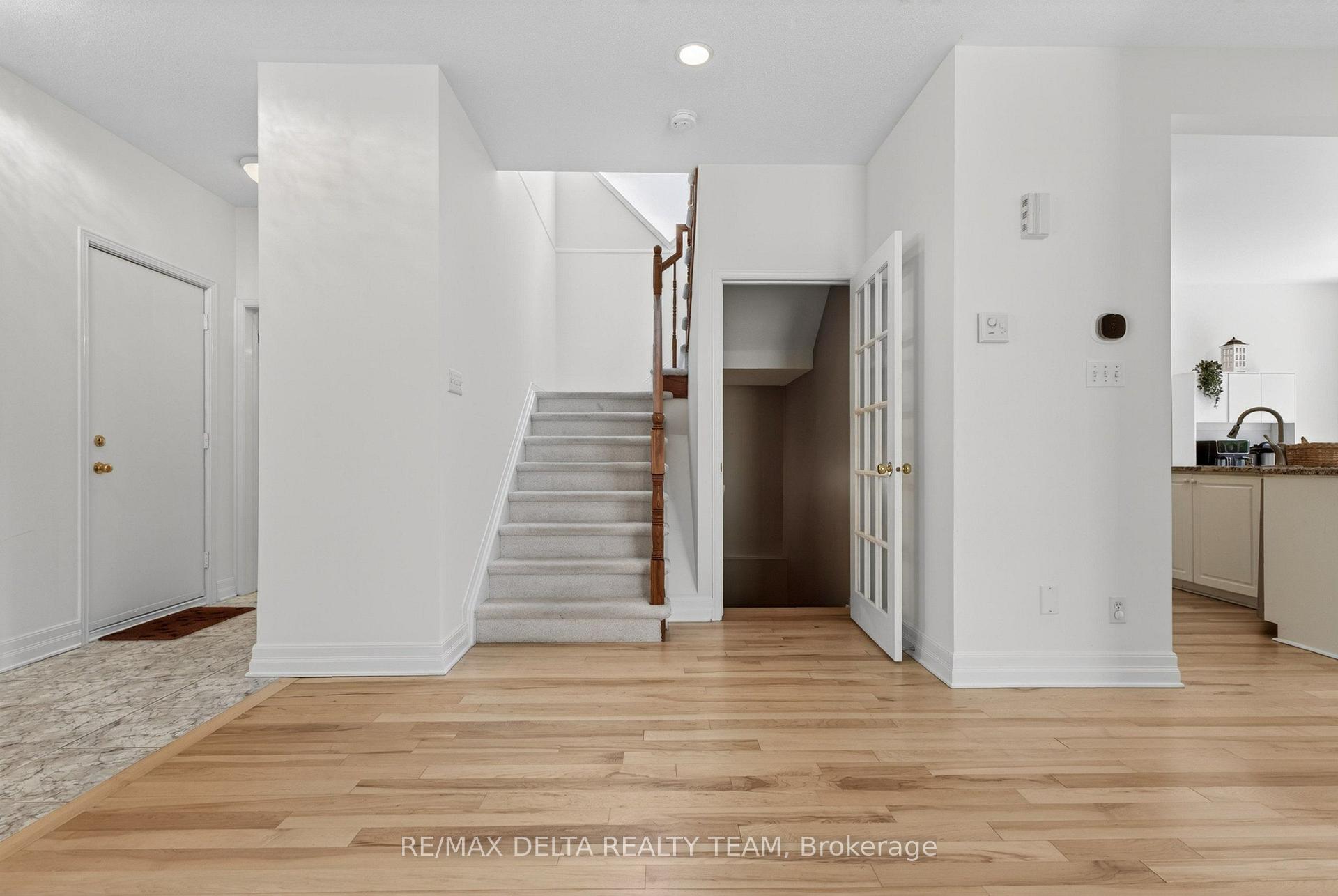 Photo 17 of 46 Brichfield Avenue, Ottawa, Kanata - Emerald Meadows/Trailwest — HOMEH
