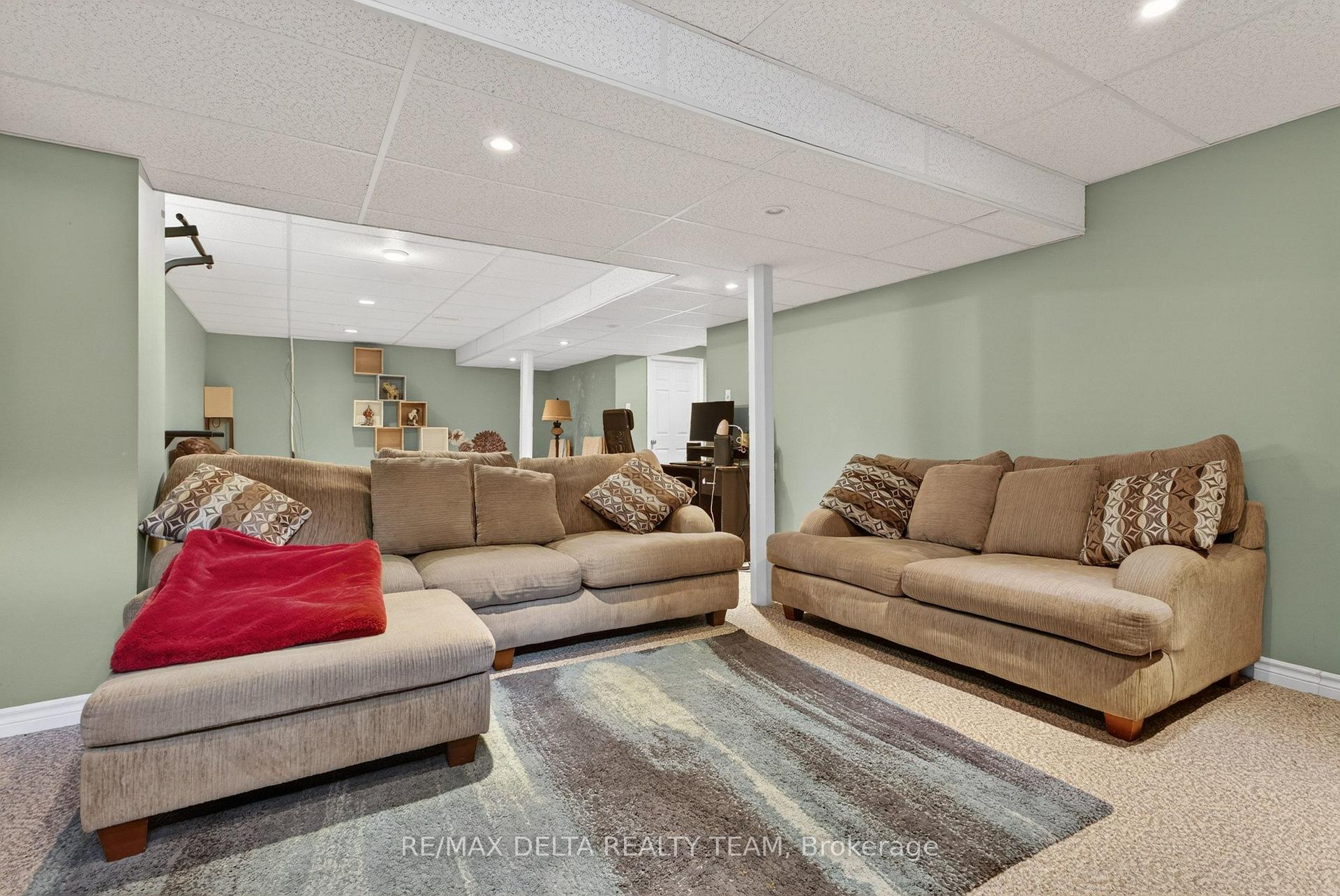 Photo 28 of 46 Brichfield Avenue, Ottawa, Kanata - Emerald Meadows/Trailwest — HOMEH