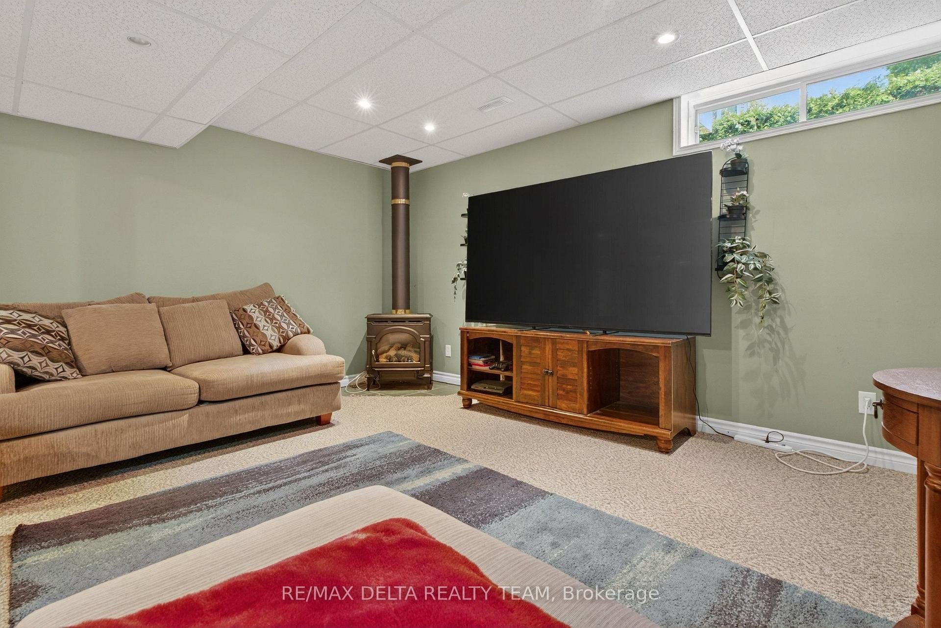 Photo 29 of 46 Brichfield Avenue, Ottawa, Kanata - Emerald Meadows/Trailwest — HOMEH
