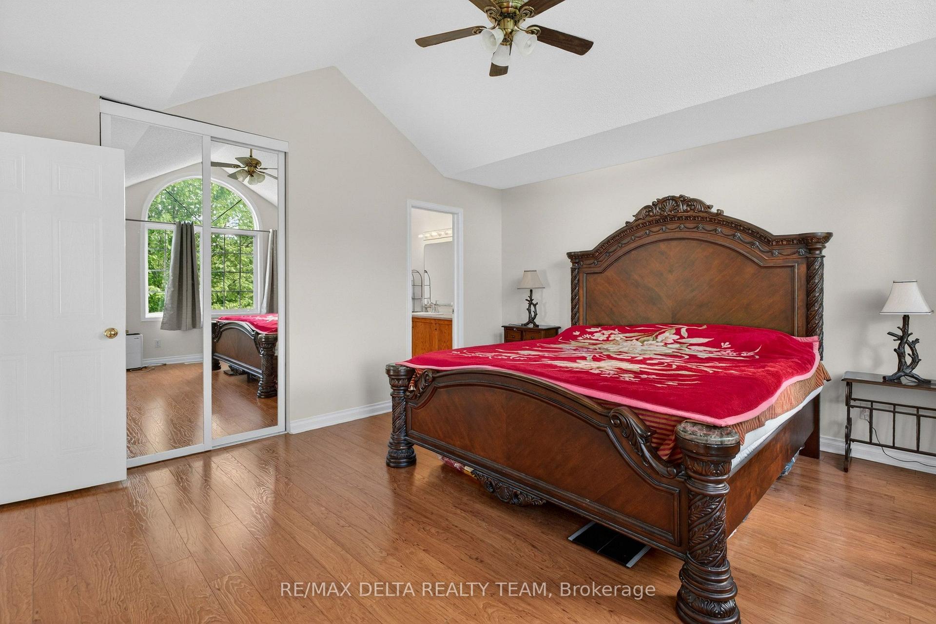 Photo 33 of 46 Brichfield Avenue, Ottawa, Kanata - Emerald Meadows/Trailwest — HOMEH