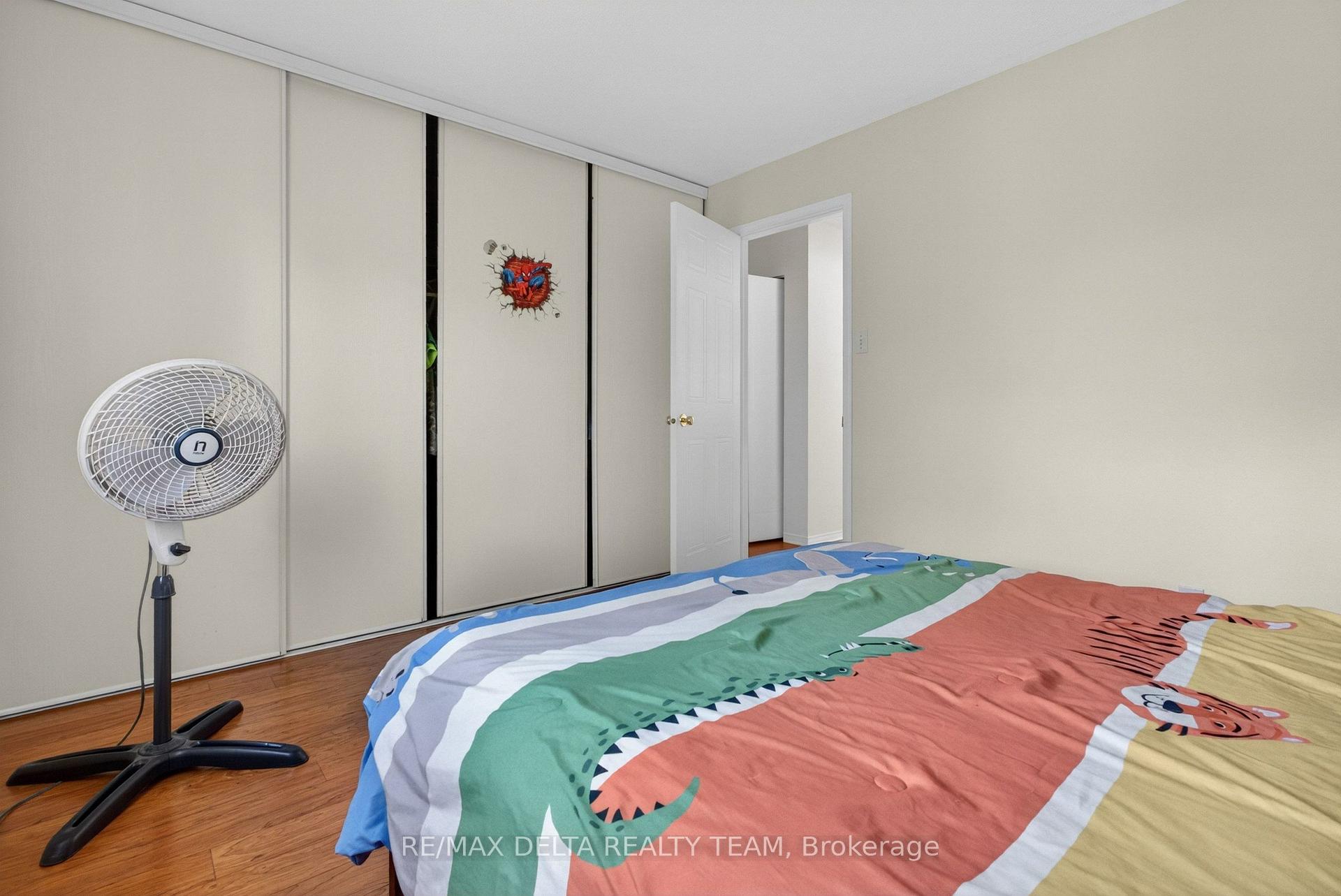 Photo 41 of 46 Brichfield Avenue, Ottawa, Kanata - Emerald Meadows/Trailwest — HOMEH