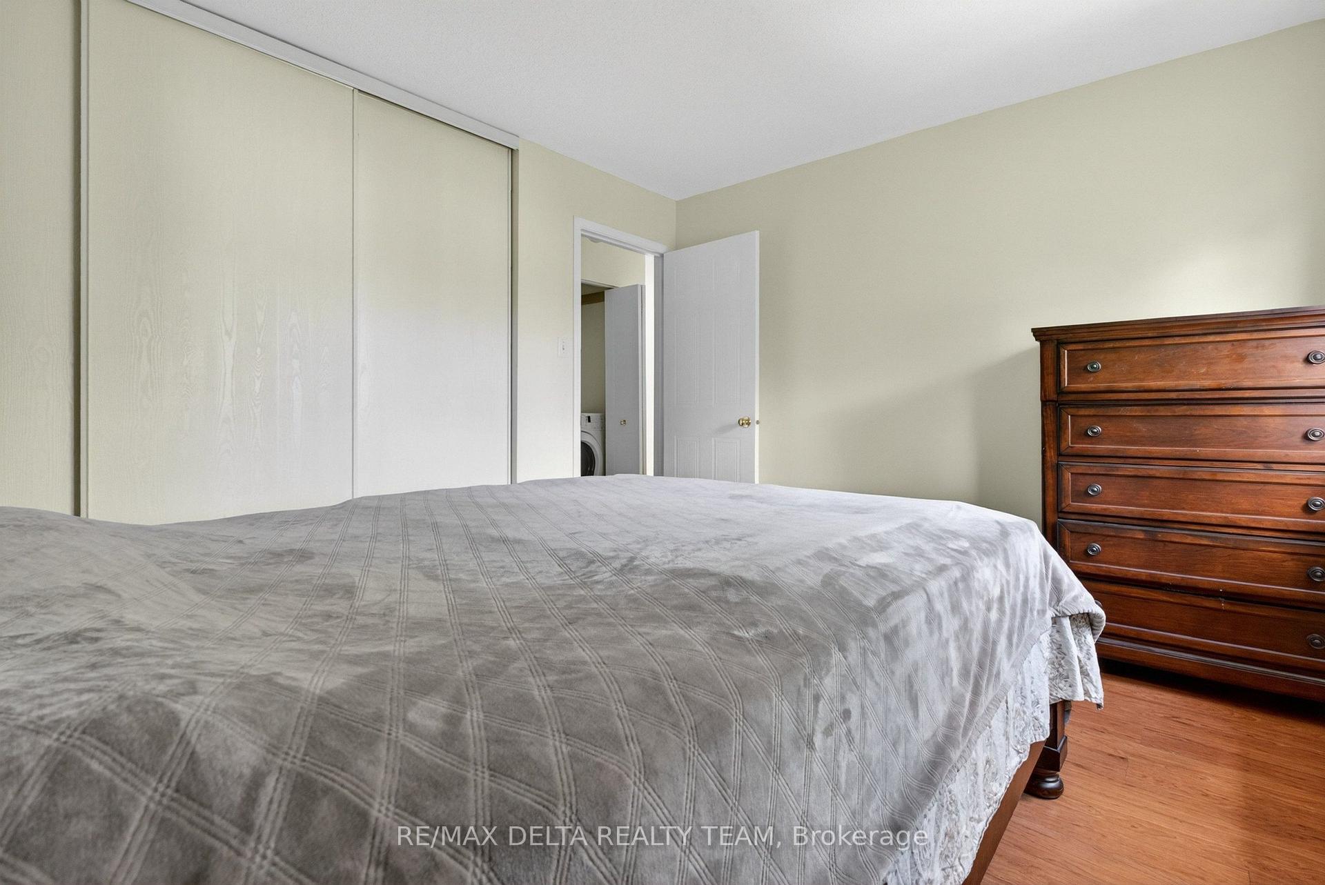 Photo 44 of 46 Brichfield Avenue, Ottawa, Kanata - Emerald Meadows/Trailwest — HOMEH
