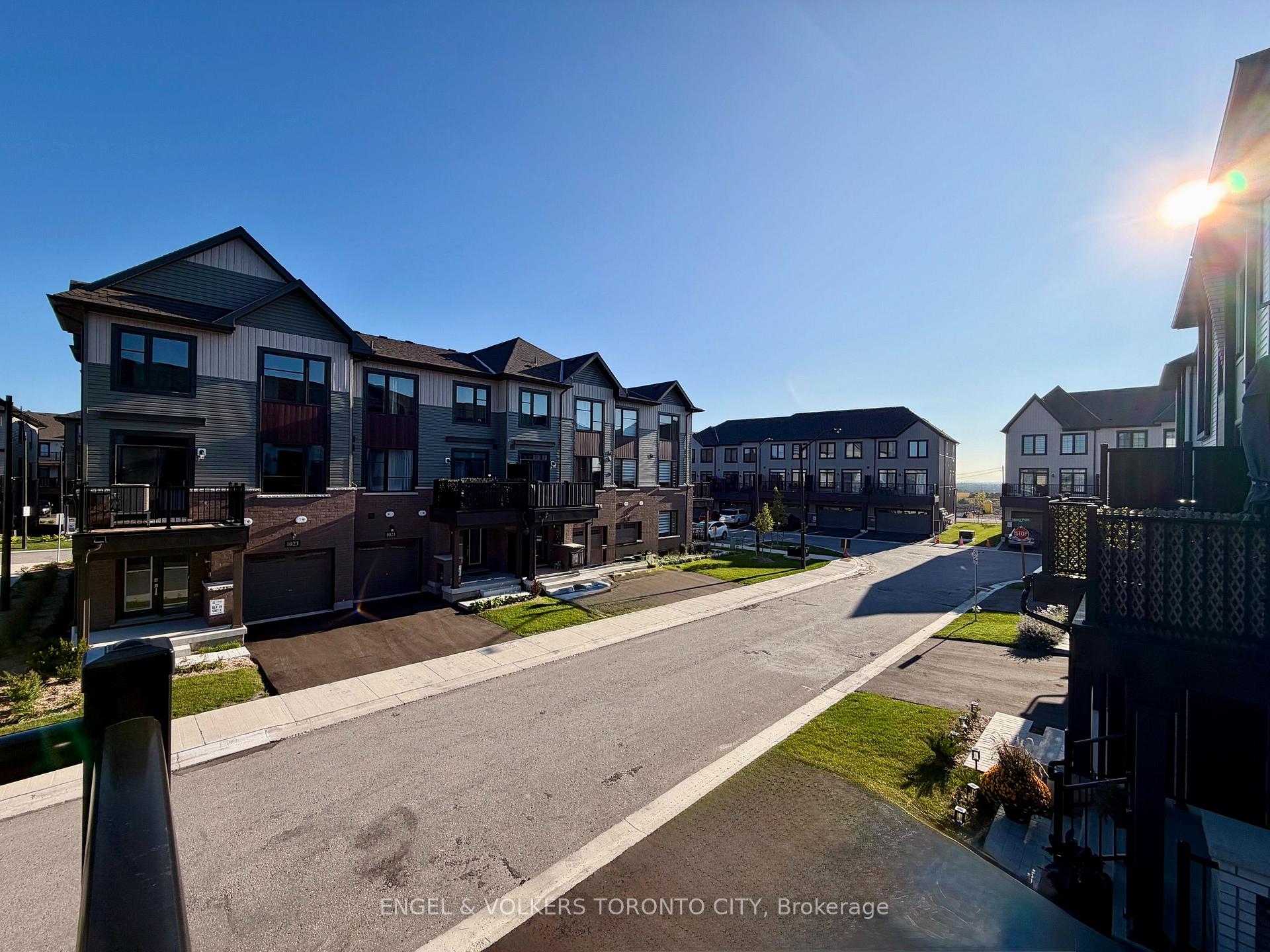 Photo 2 of 1024 Porcupine Path, Oshawa, Kedron — HOMEH
