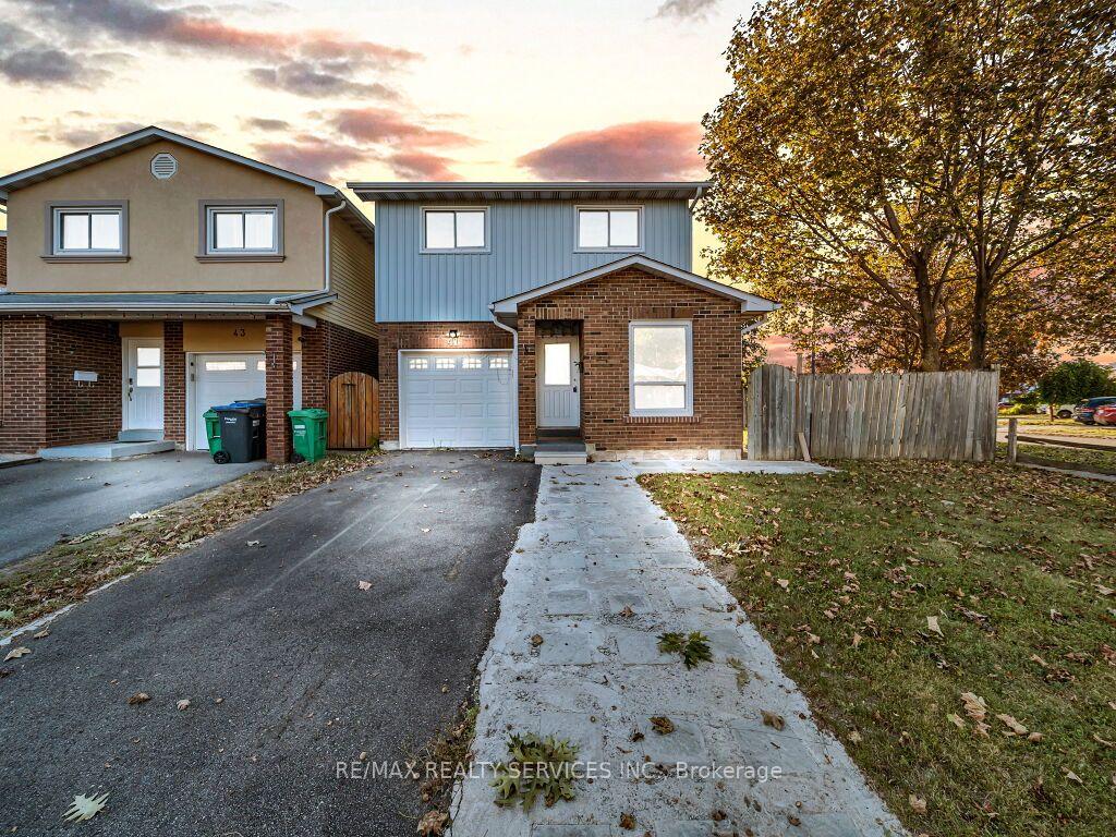 Photo 2 of 41 Simmons Boulevard, Brampton, Madoc — HOMEH