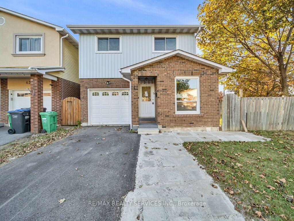 Photo 1 of 41 Simmons Boulevard, Brampton, Madoc — HOMEH