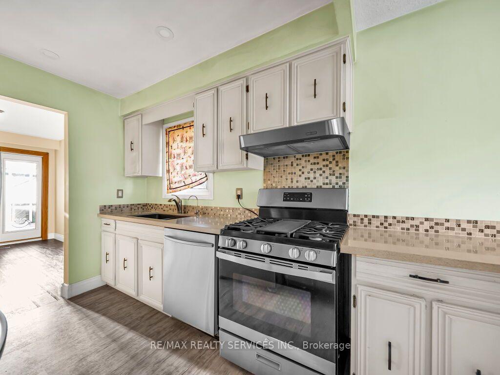 Photo 9 of 41 Simmons Boulevard, Brampton, Madoc — HOMEH