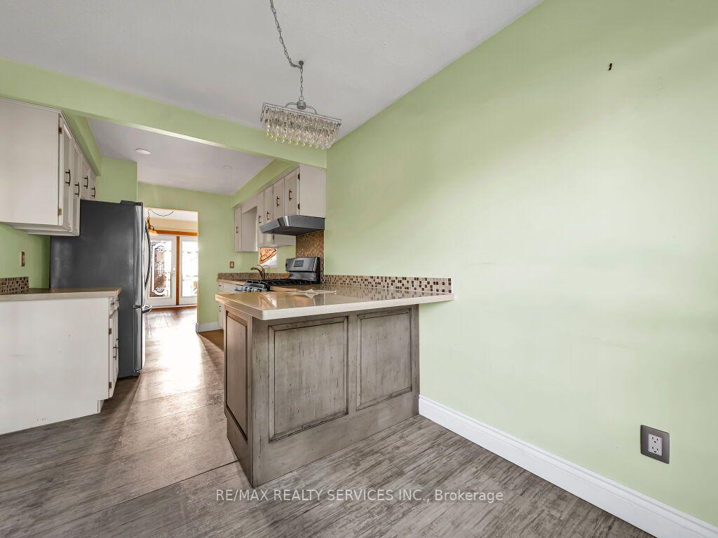 Photo 10 of 41 Simmons Boulevard, Brampton, Madoc — HOMEH