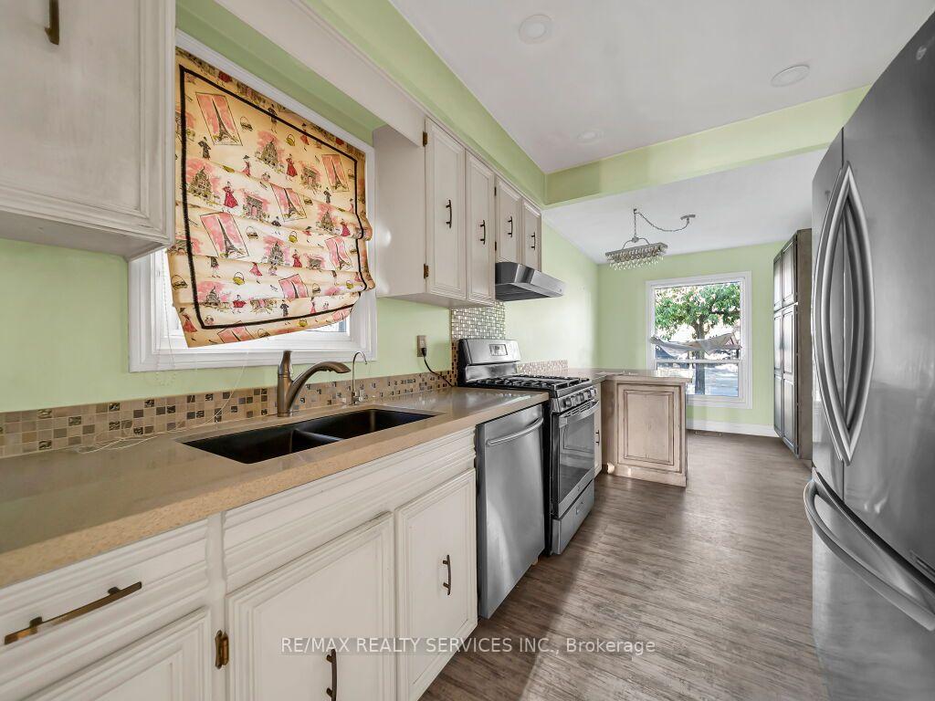 Photo 12 of 41 Simmons Boulevard, Brampton, Madoc — HOMEH