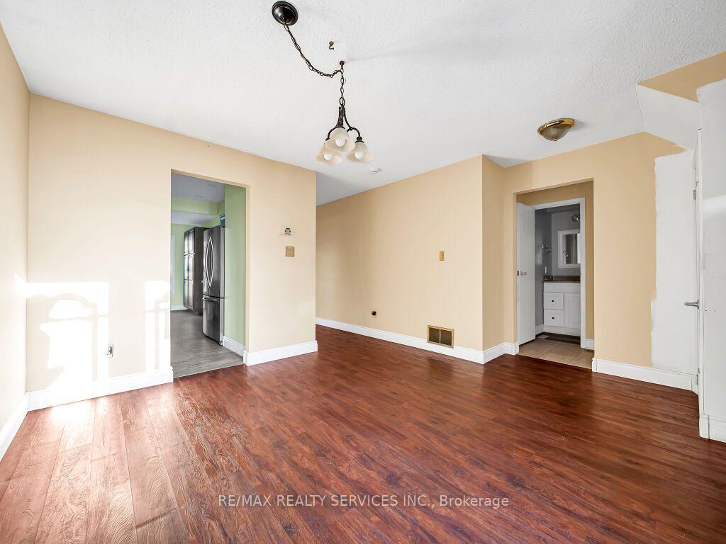 Photo 16 of 41 Simmons Boulevard, Brampton, Madoc — HOMEH