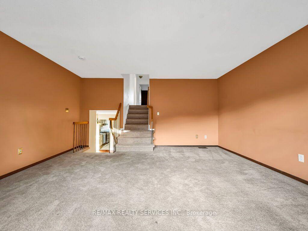 Photo 19 of 41 Simmons Boulevard, Brampton, Madoc — HOMEH
