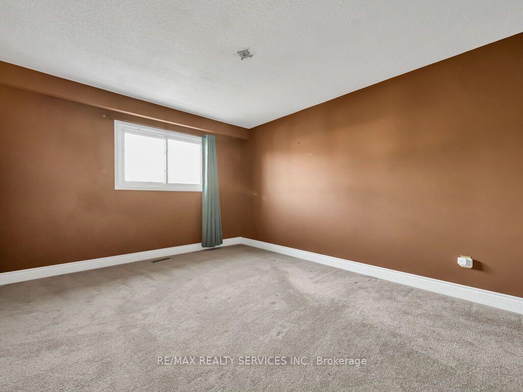 Photo 21 of 41 Simmons Boulevard, Brampton, Madoc — HOMEH