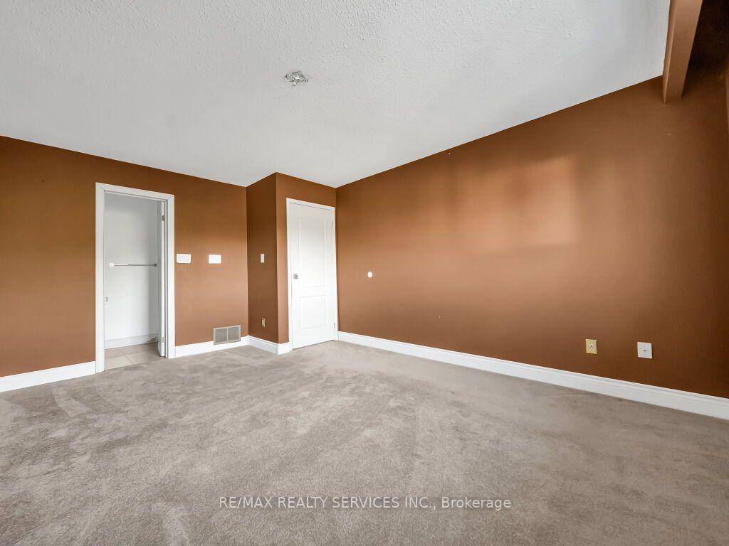 Photo 23 of 41 Simmons Boulevard, Brampton, Madoc — HOMEH