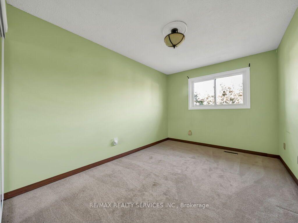 Photo 25 of 41 Simmons Boulevard, Brampton, Madoc — HOMEH