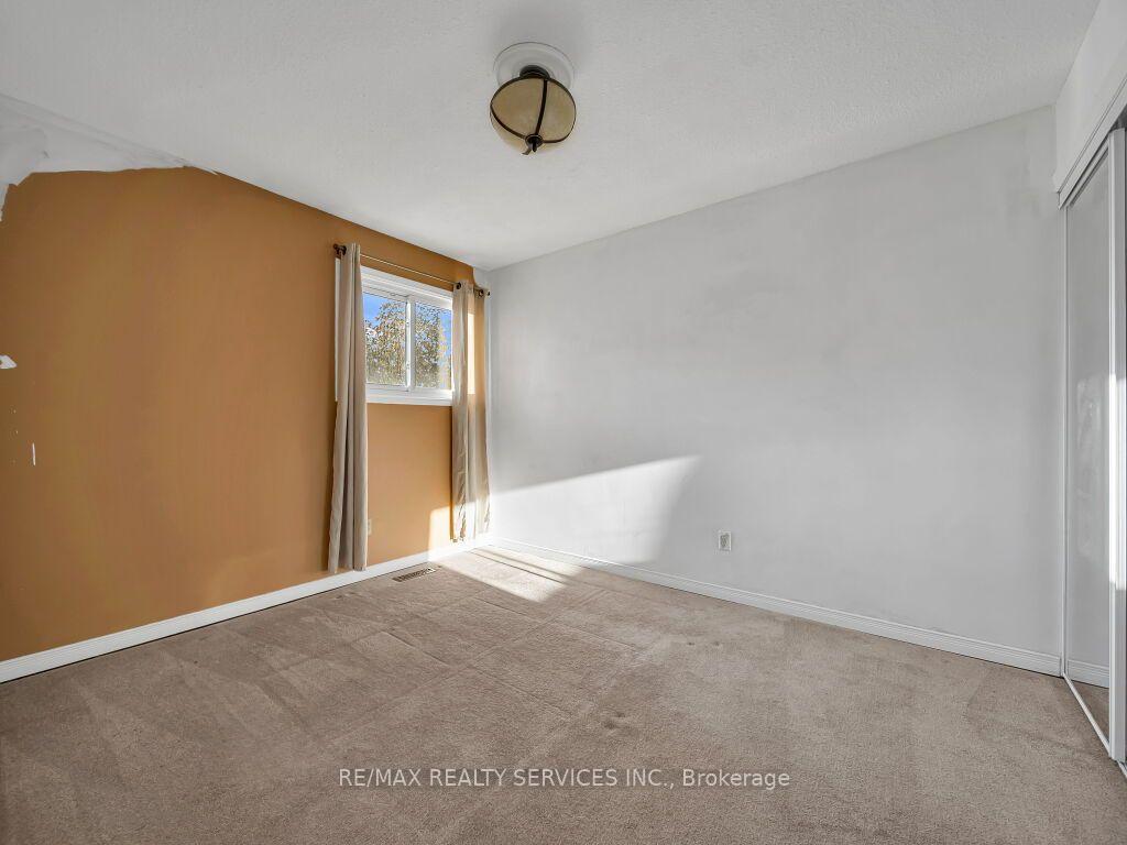 Photo 29 of 41 Simmons Boulevard, Brampton, Madoc — HOMEH