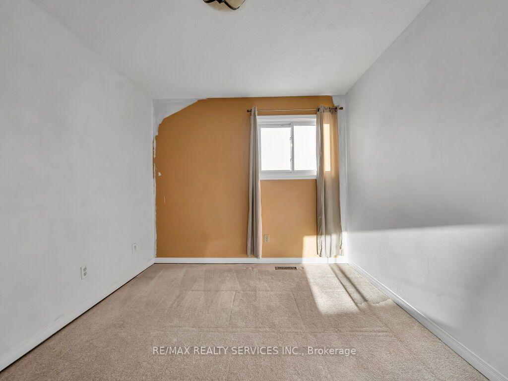 Photo 30 of 41 Simmons Boulevard, Brampton, Madoc — HOMEH