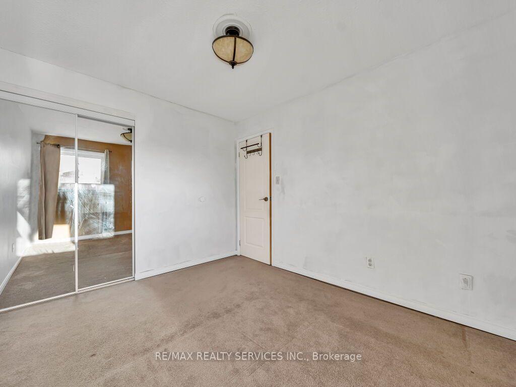 Photo 31 of 41 Simmons Boulevard, Brampton, Madoc — HOMEH