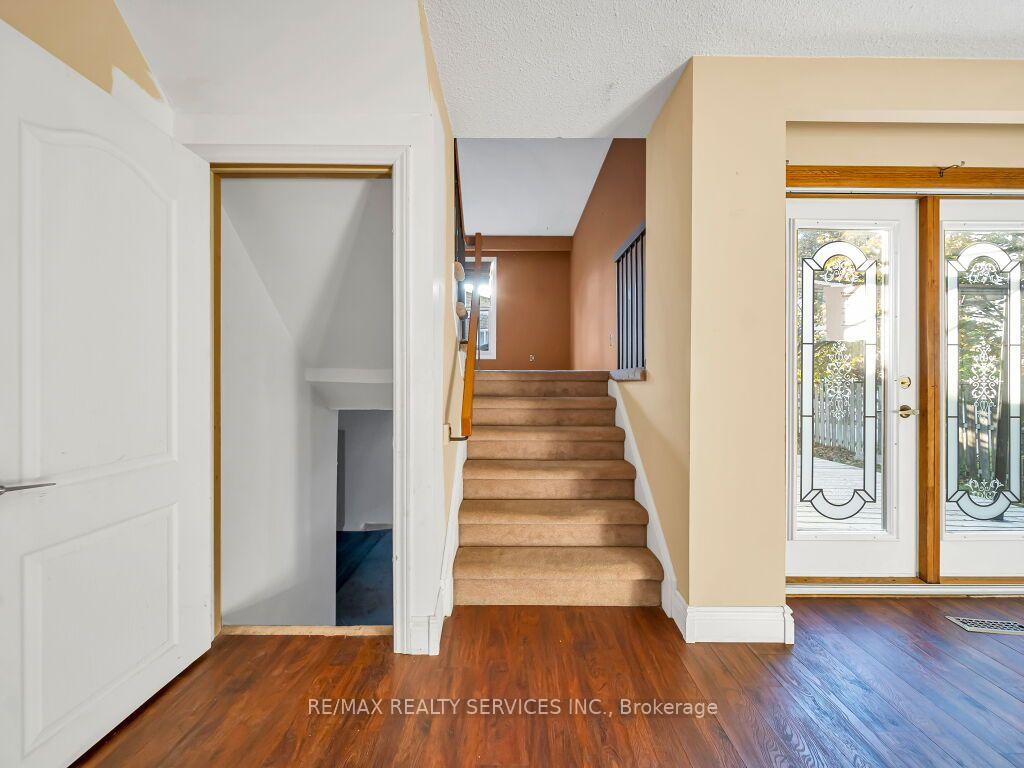 Photo 32 of 41 Simmons Boulevard, Brampton, Madoc — HOMEH