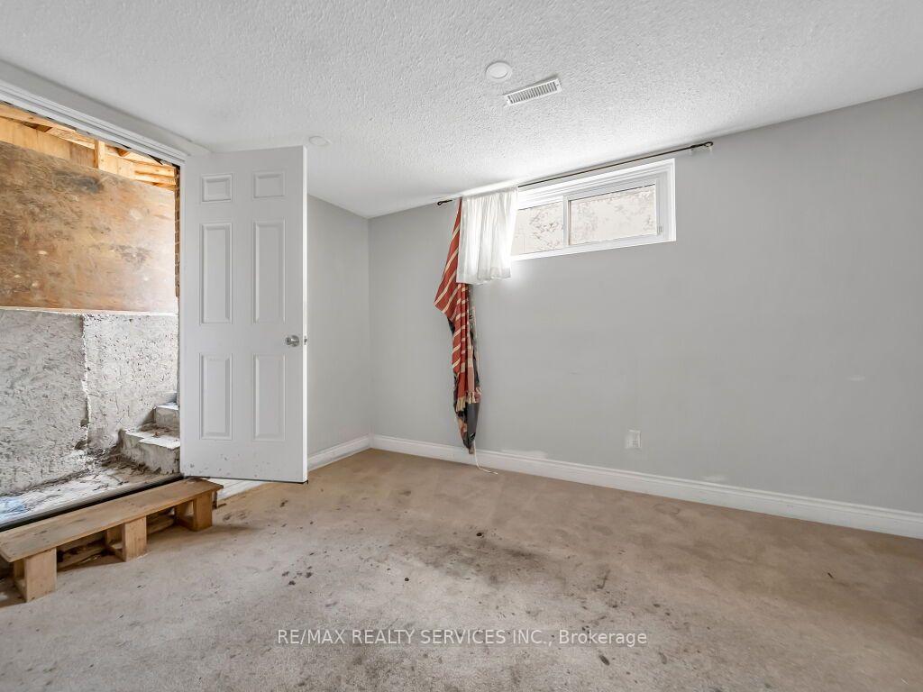 Photo 38 of 41 Simmons Boulevard, Brampton, Madoc — HOMEH