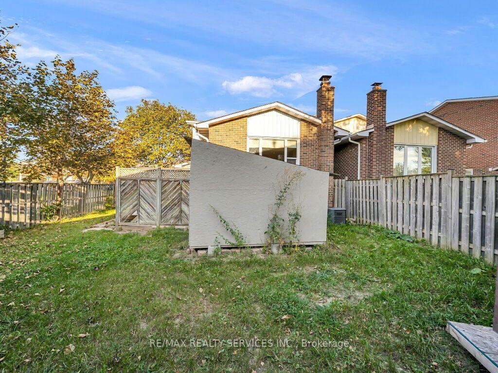 Photo 44 of 41 Simmons Boulevard, Brampton, Madoc — HOMEH