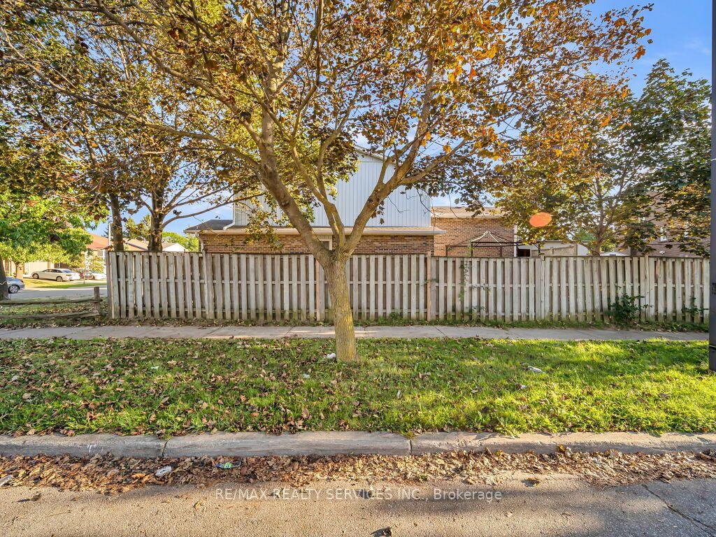 Photo 48 of 41 Simmons Boulevard, Brampton, Madoc — HOMEH