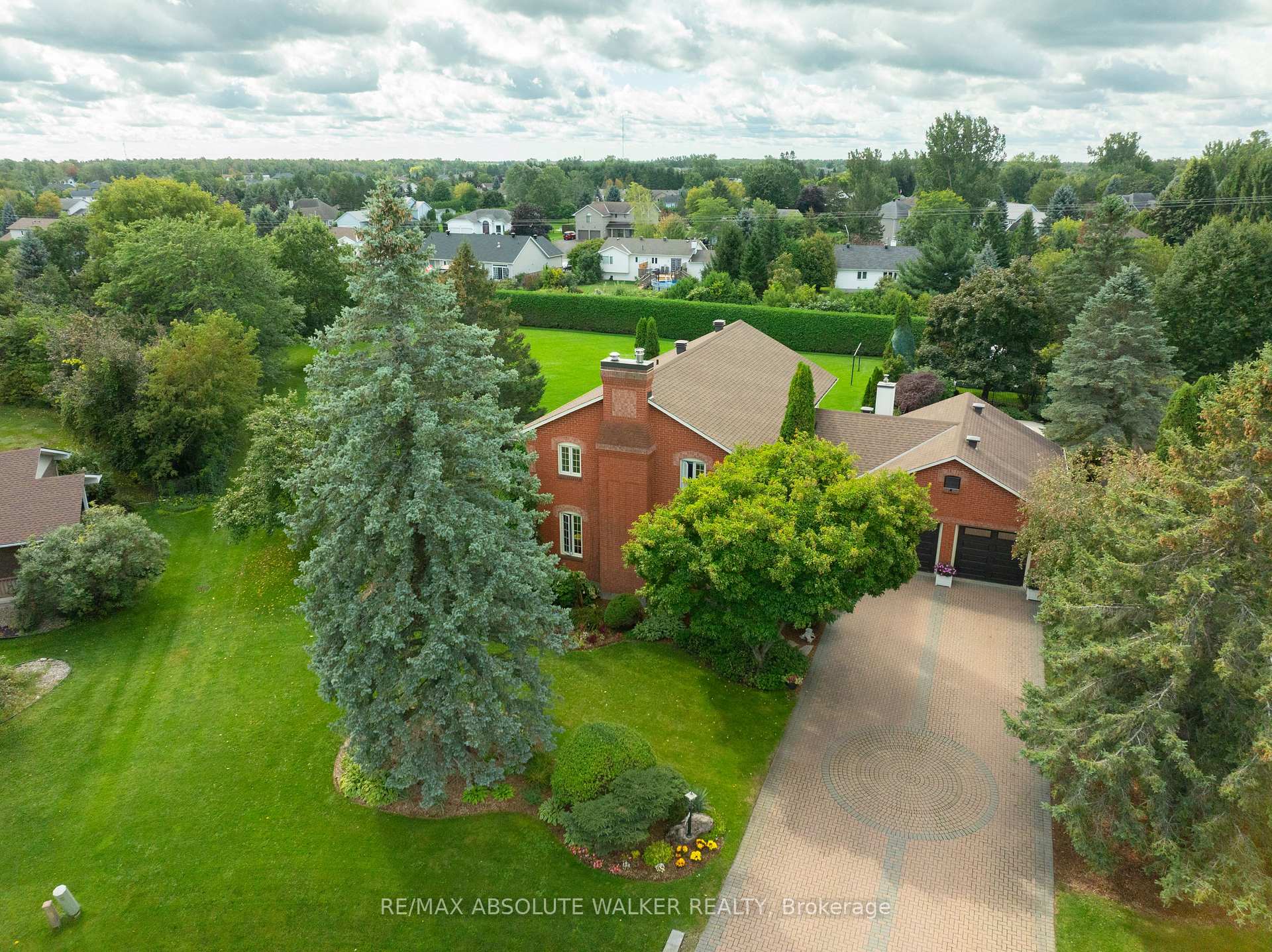Photo 3 of 7040 Shadow Ridge Drive, Ottawa, Greely — HOMEH