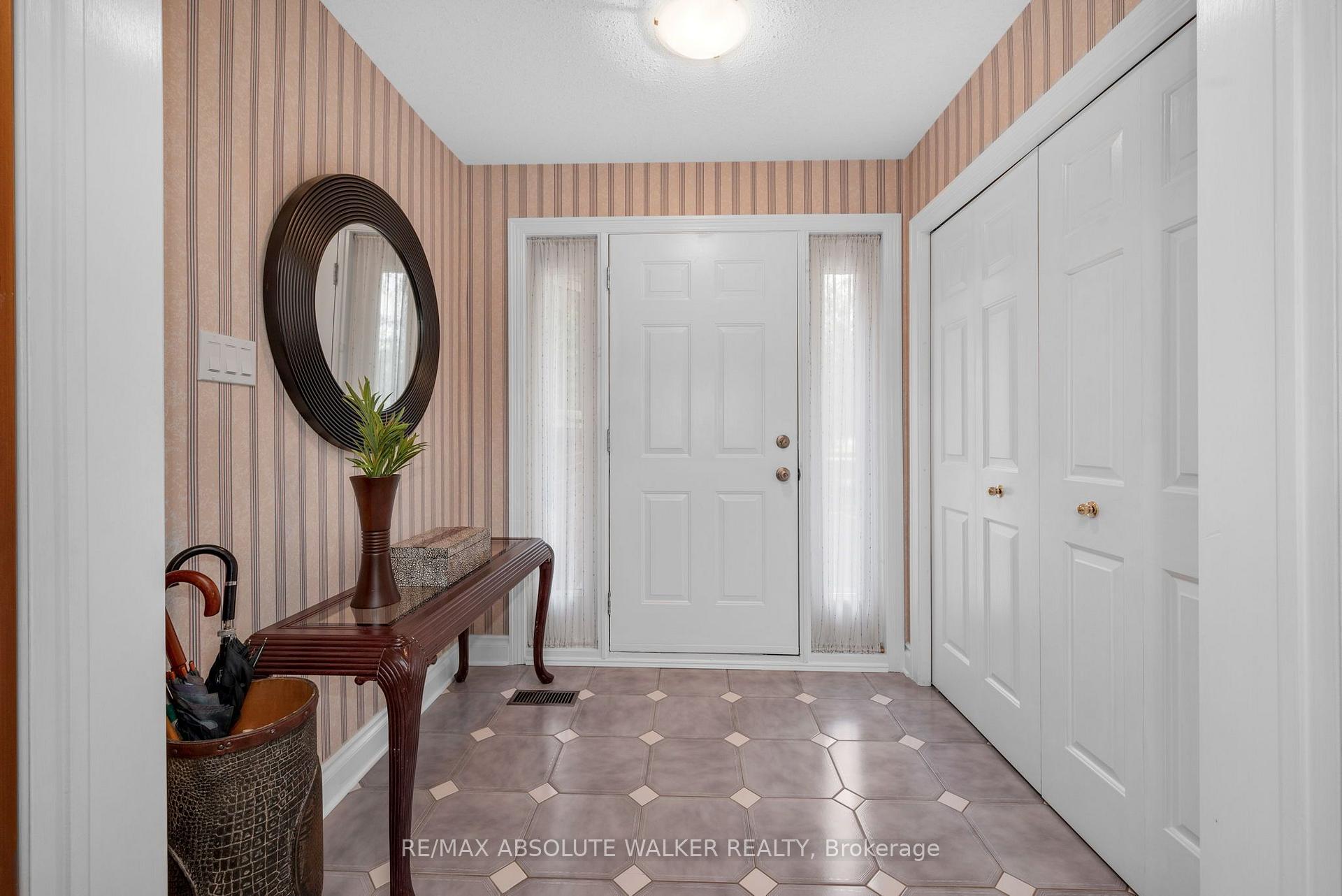 Photo 5 of 7040 Shadow Ridge Drive, Ottawa, Greely — HOMEH