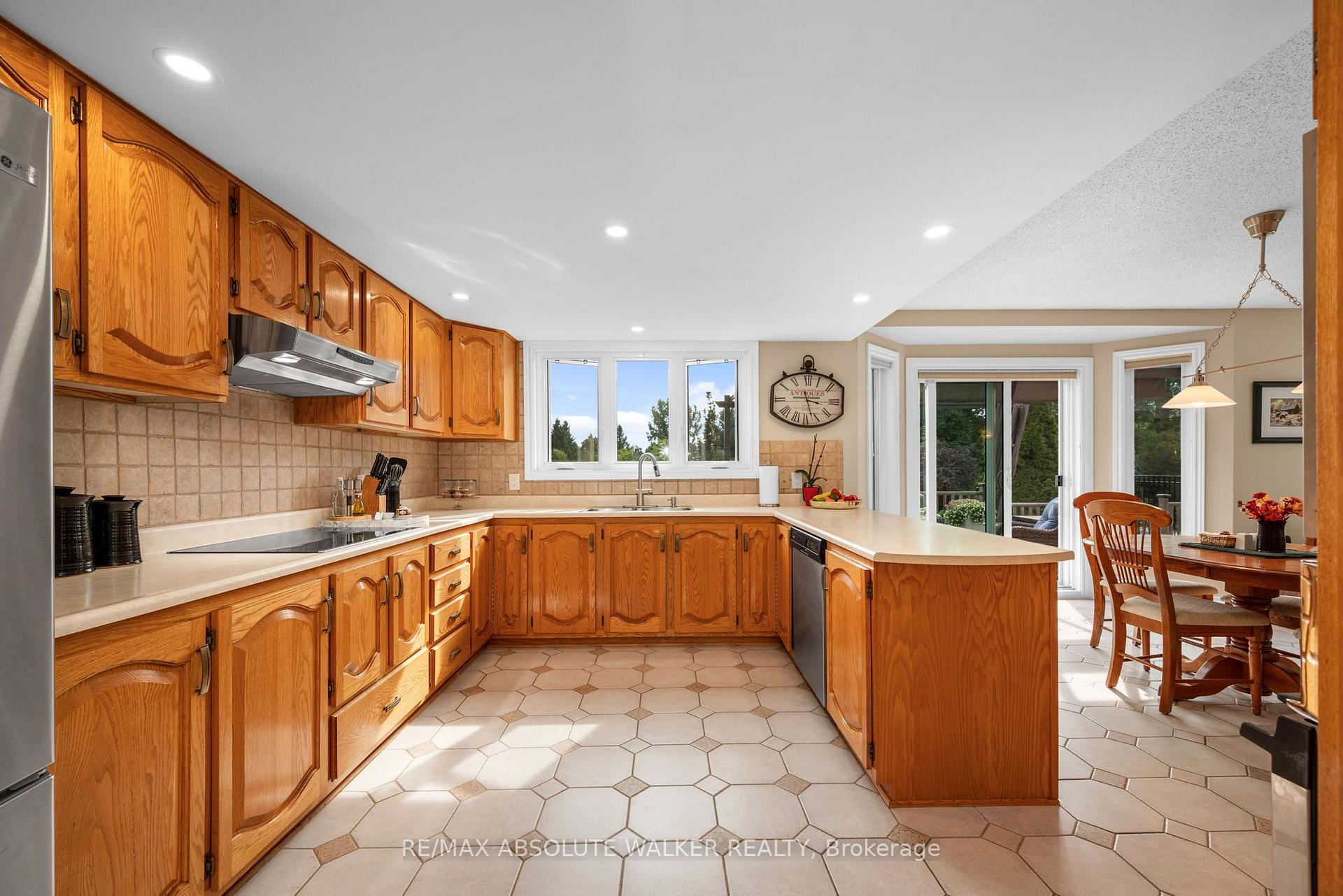 Photo 12 of 7040 Shadow Ridge Drive, Ottawa, Greely — HOMEH