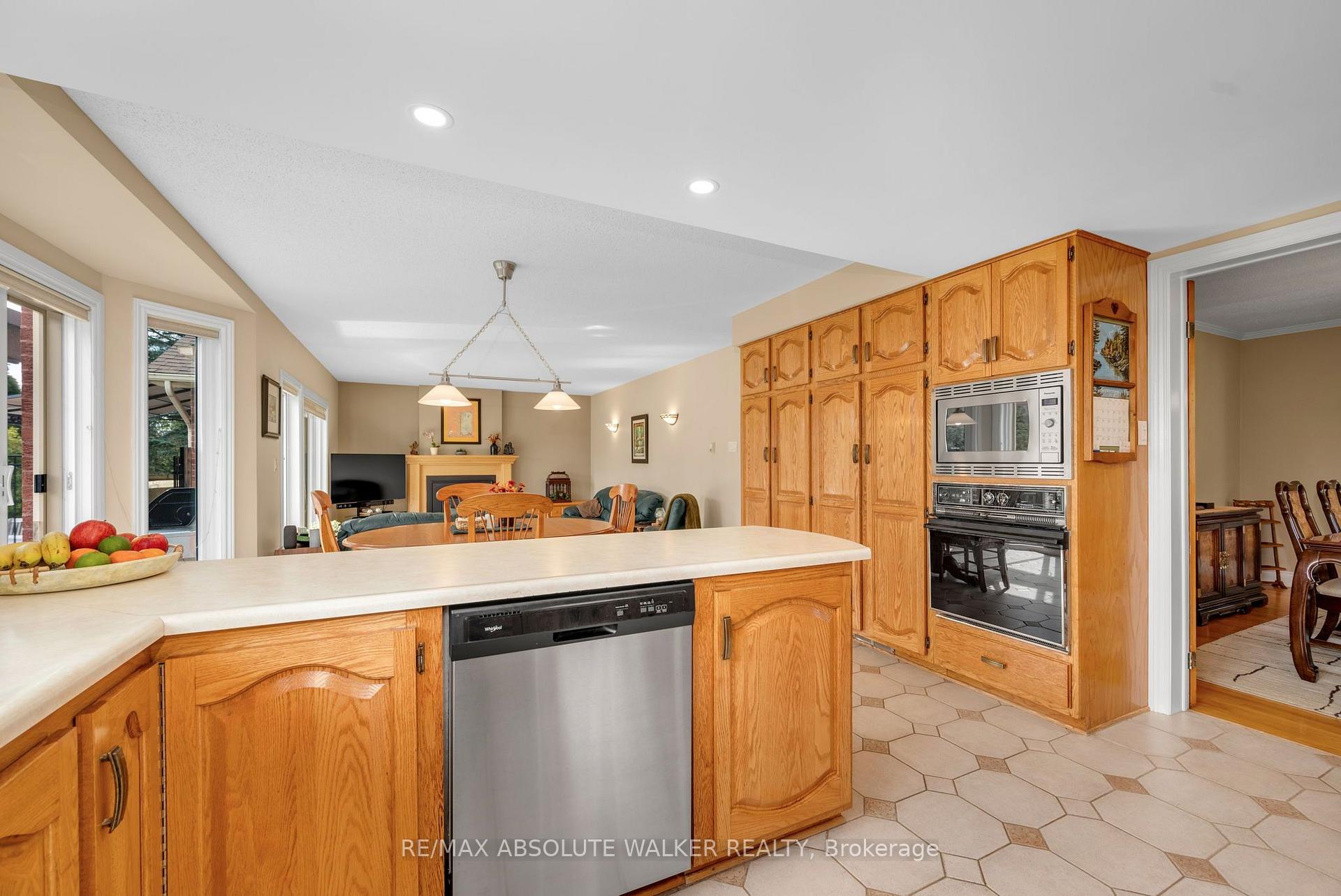 Photo 14 of 7040 Shadow Ridge Drive, Ottawa, Greely — HOMEH