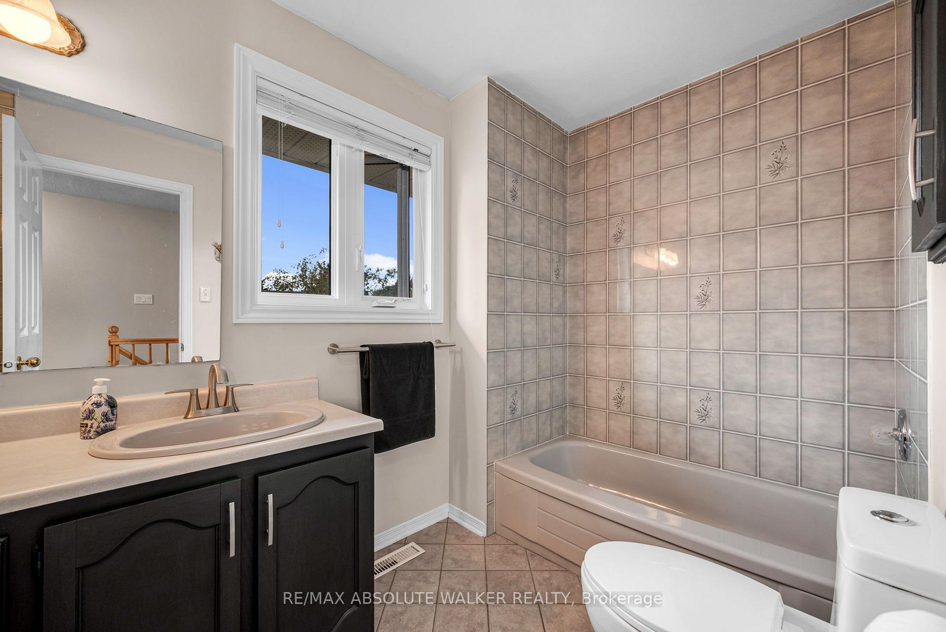 Photo 28 of 7040 Shadow Ridge Drive, Ottawa, Greely — HOMEH
