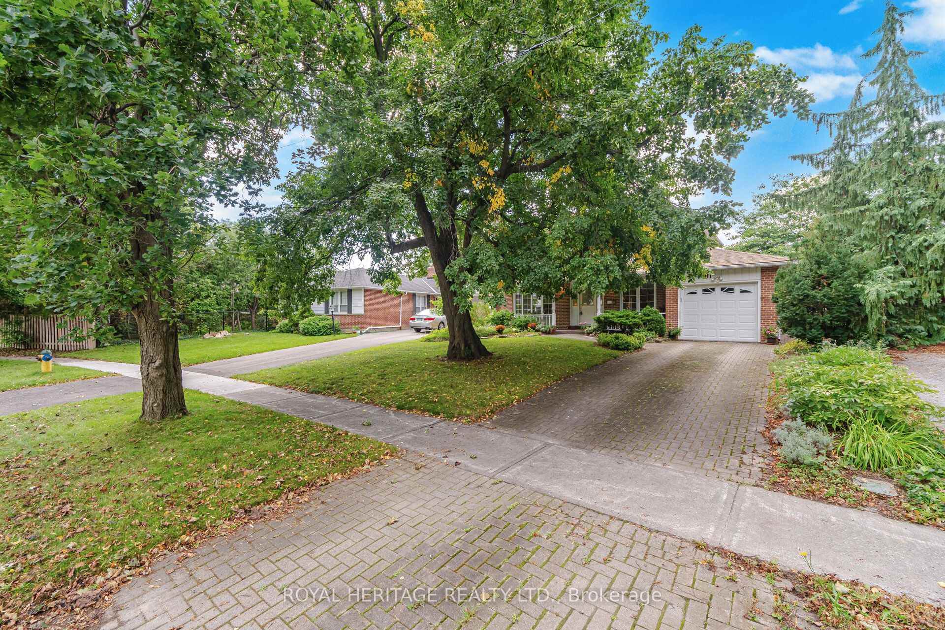 Photo 4 of 81 Tidefall Drive, Scarborough, L'Amoreaux — HOMEH