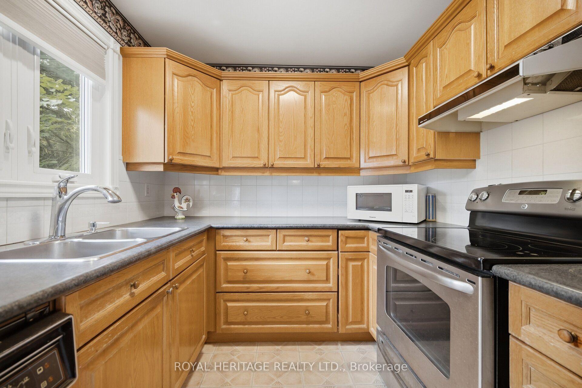 Photo 16 of 81 Tidefall Drive, Scarborough, L'Amoreaux — HOMEH