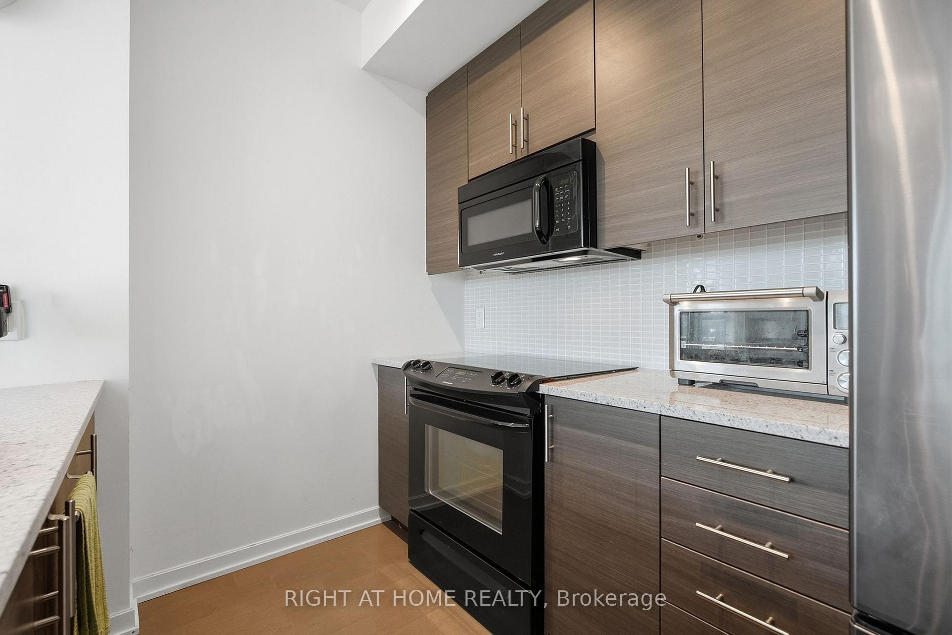 Photo 7 of Unit 1012, 70 Forest Manor Road, North York, Henry Farm — HOMEH
