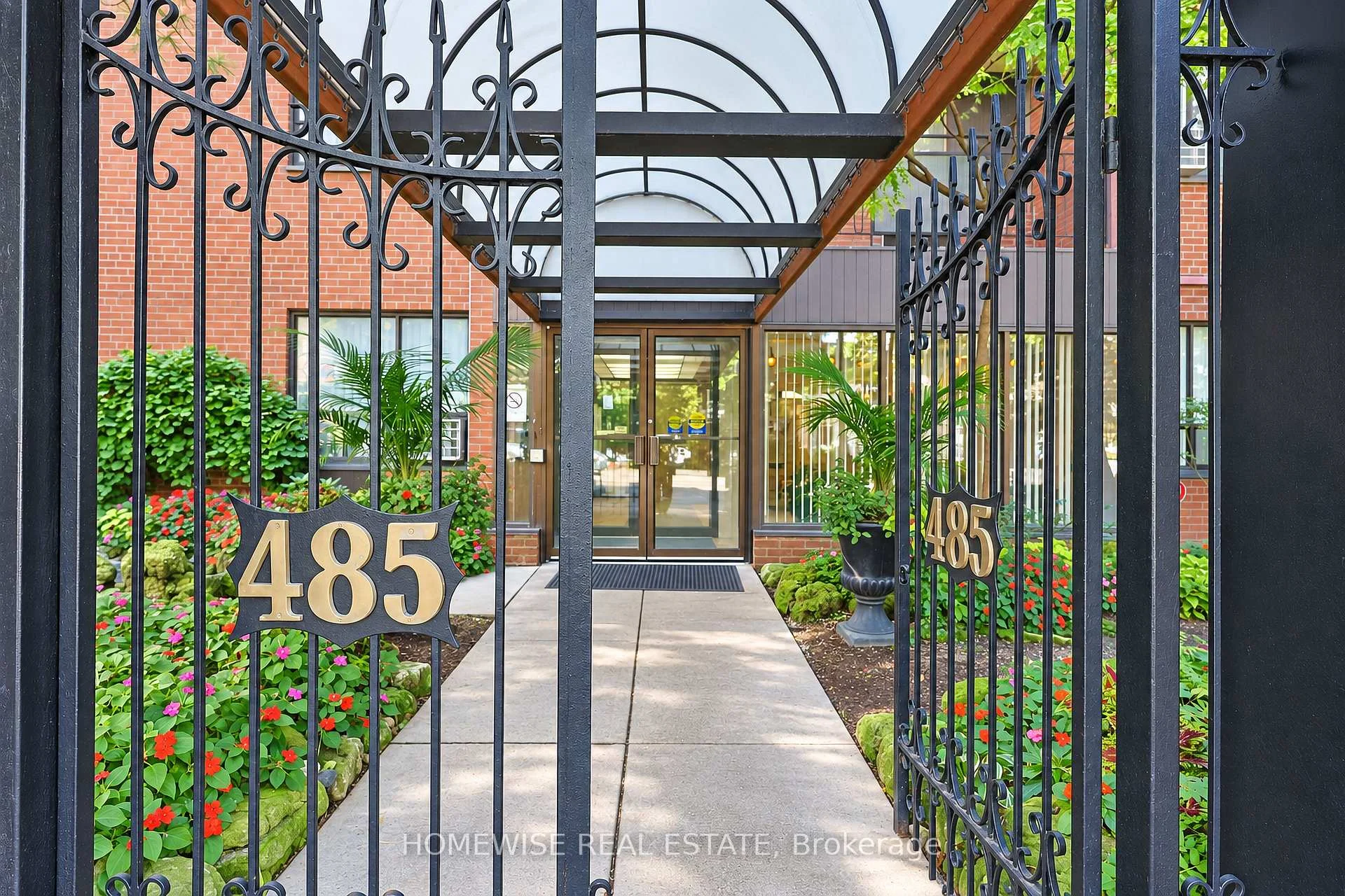 Photo 4 of Unit 210, 485 Kingston Road, Toronto, The Beaches — HOMEH