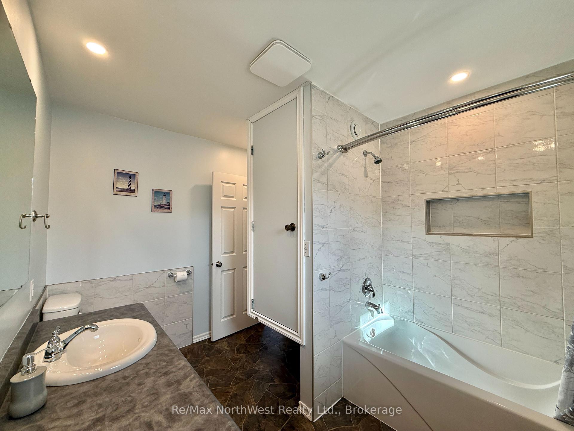 Photo 34 of 324 Beatty Street, Kenora, Keewatin — HOMEH