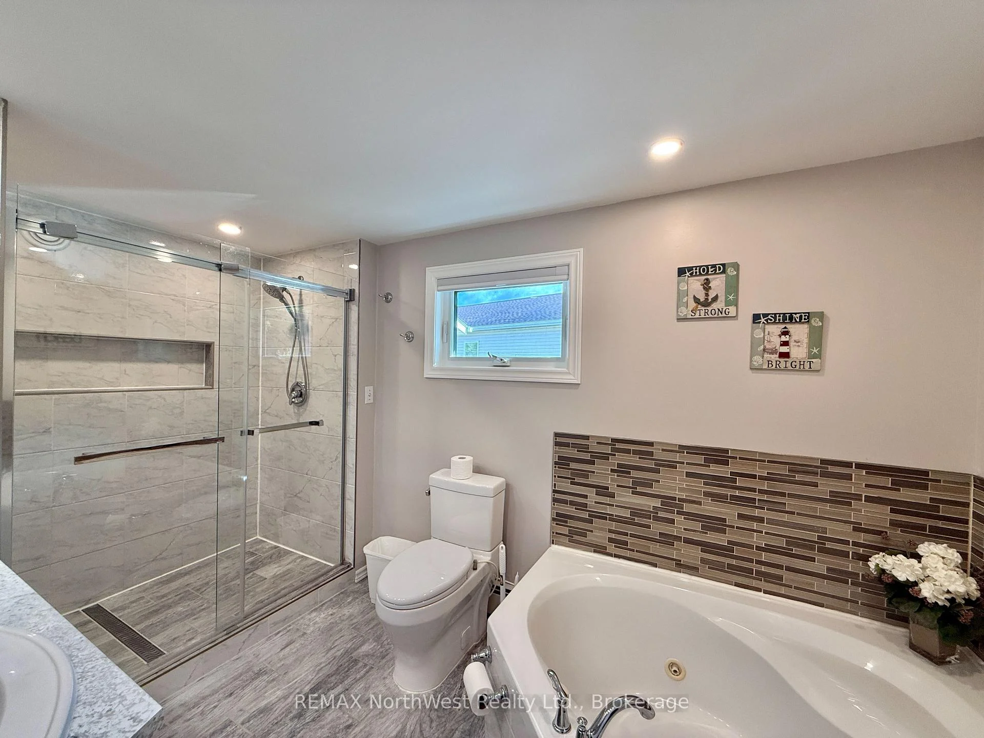 Photo 24 of 324 Beatty Street, Kenora, Keewatin — HOMEH