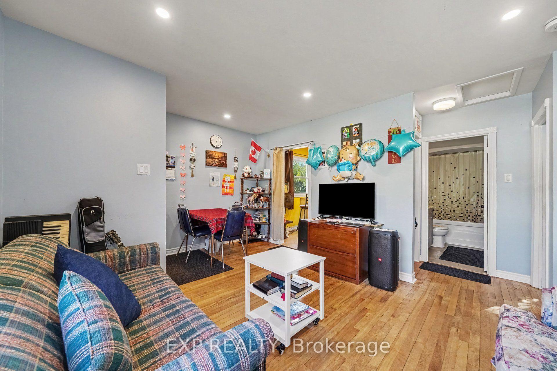 Photo 15 of 46 Wilson Street E, Perth, Perth — HOMEH