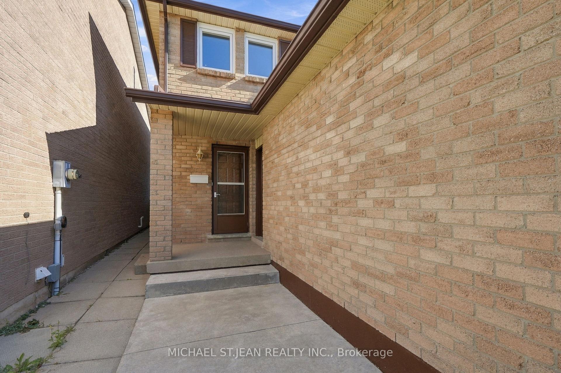 Photo 4 of 184 Macintosh Drive, Hamilton, Stoney Creek — HOMEH