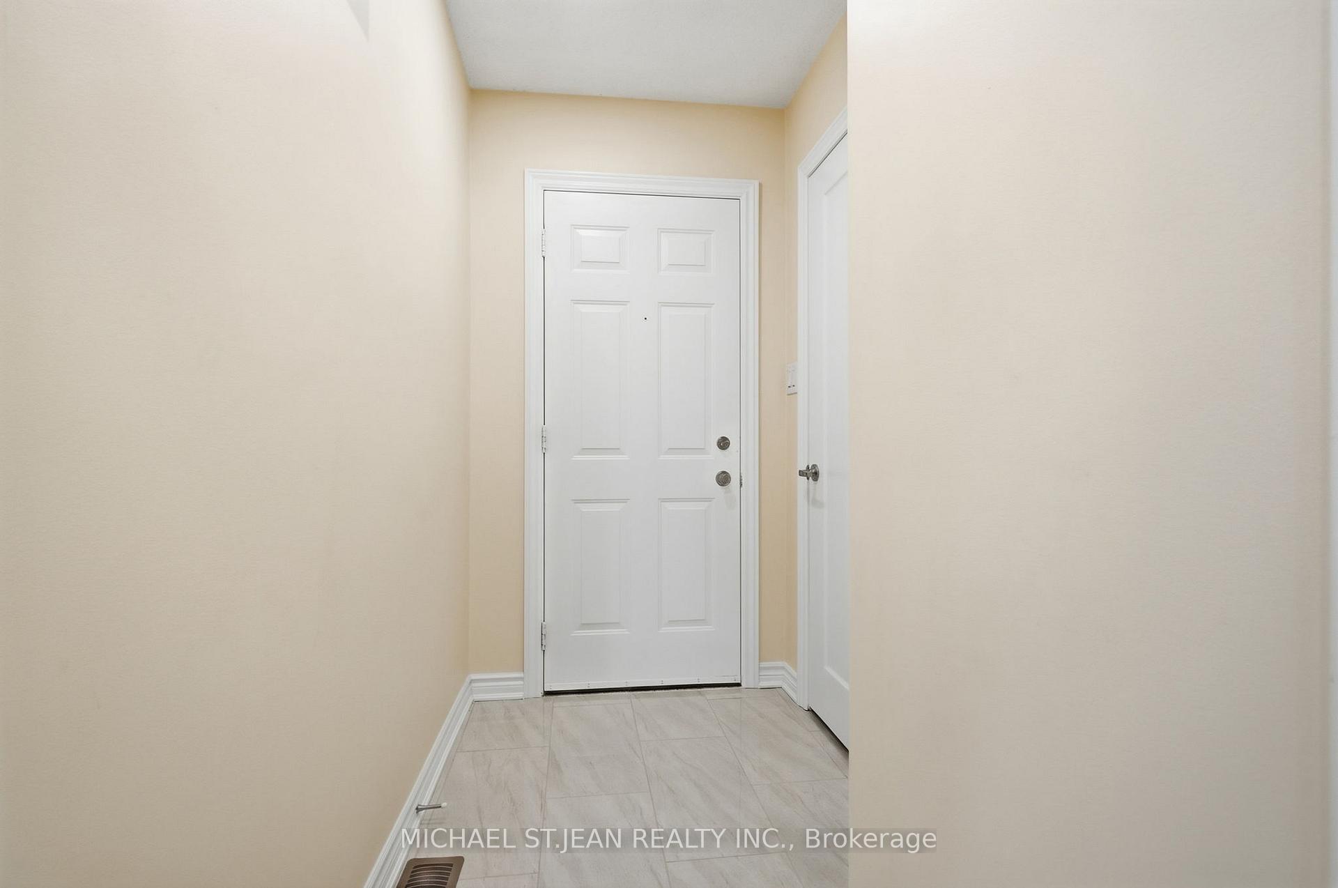 Photo 5 of 184 Macintosh Drive, Hamilton, Stoney Creek — HOMEH